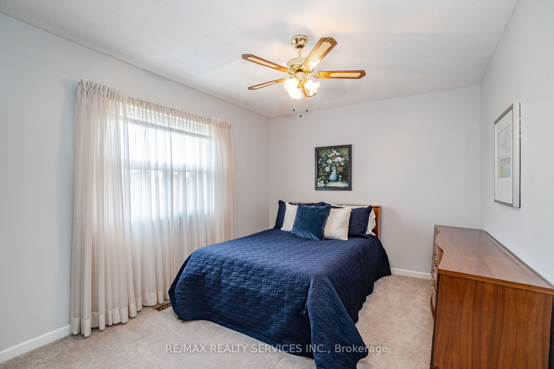 24 Madelaine Cres