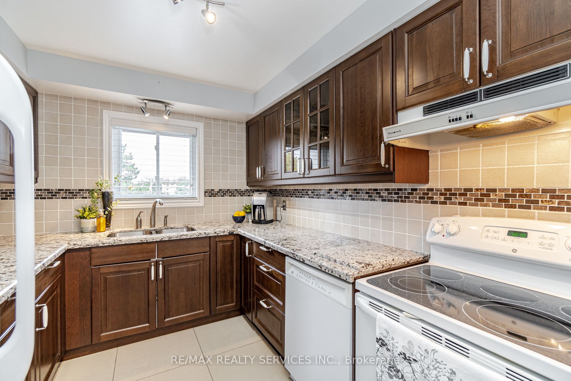 24 Madelaine Cres