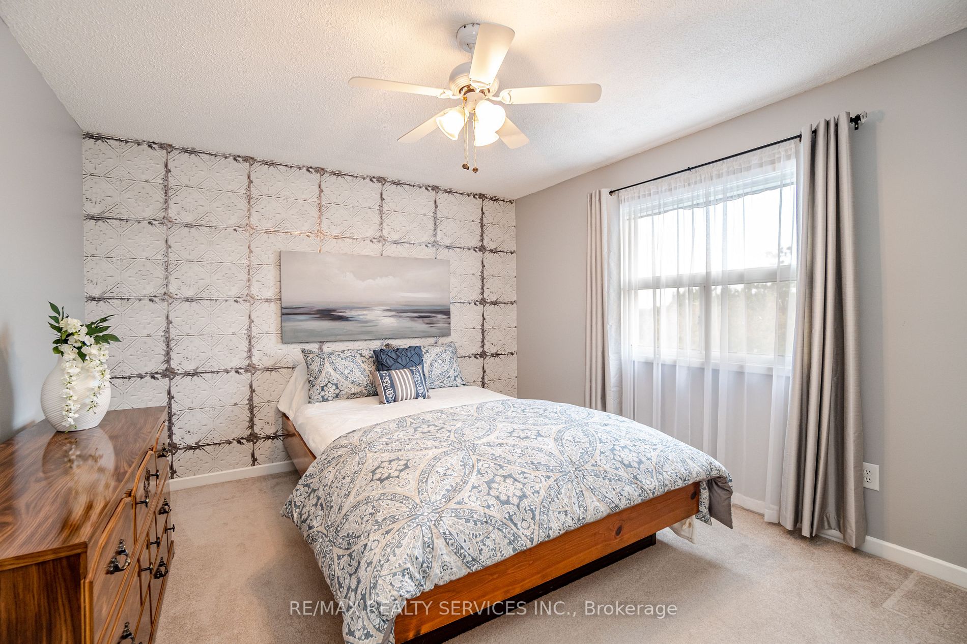 24 Madelaine Cres