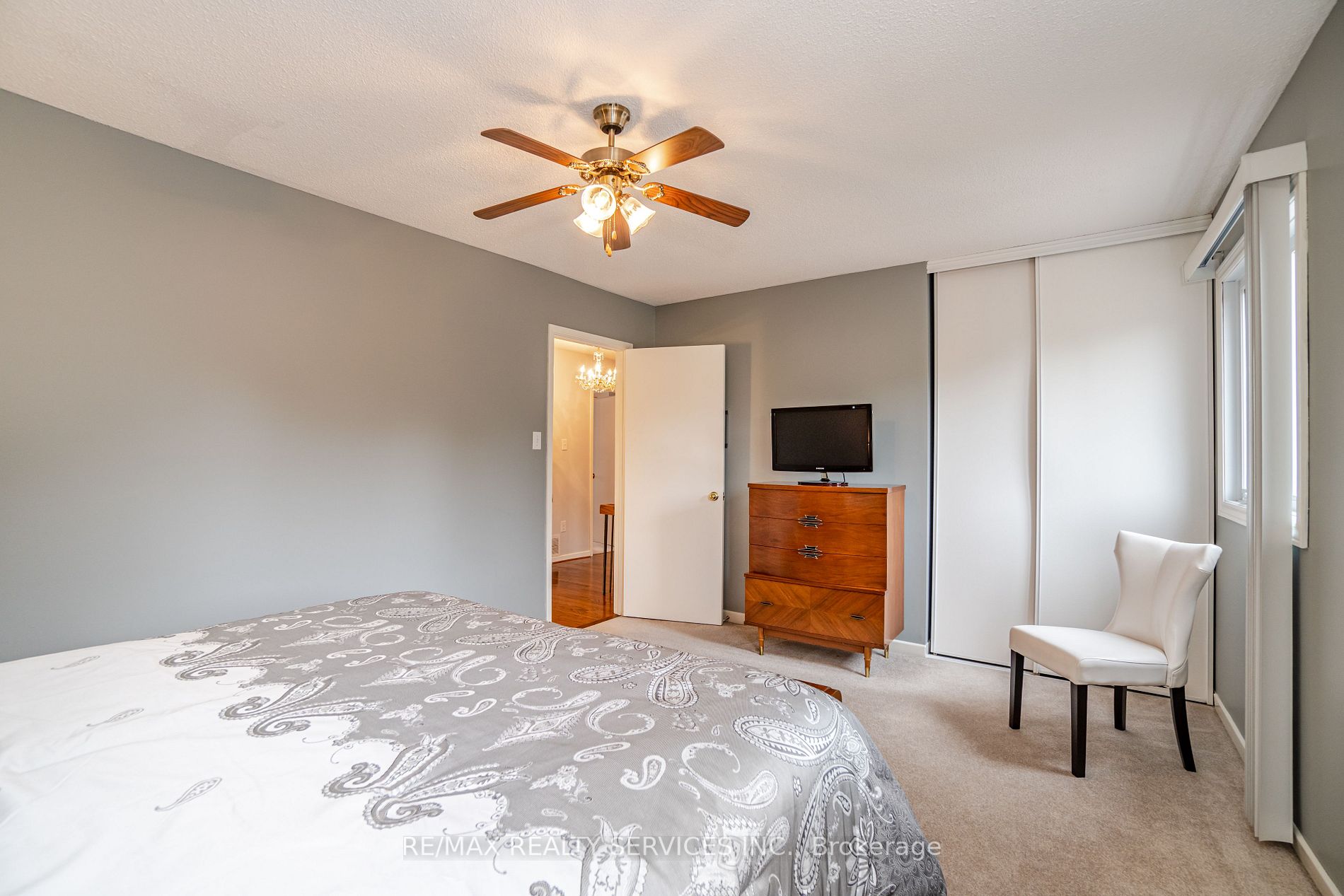 24 Madelaine Cres