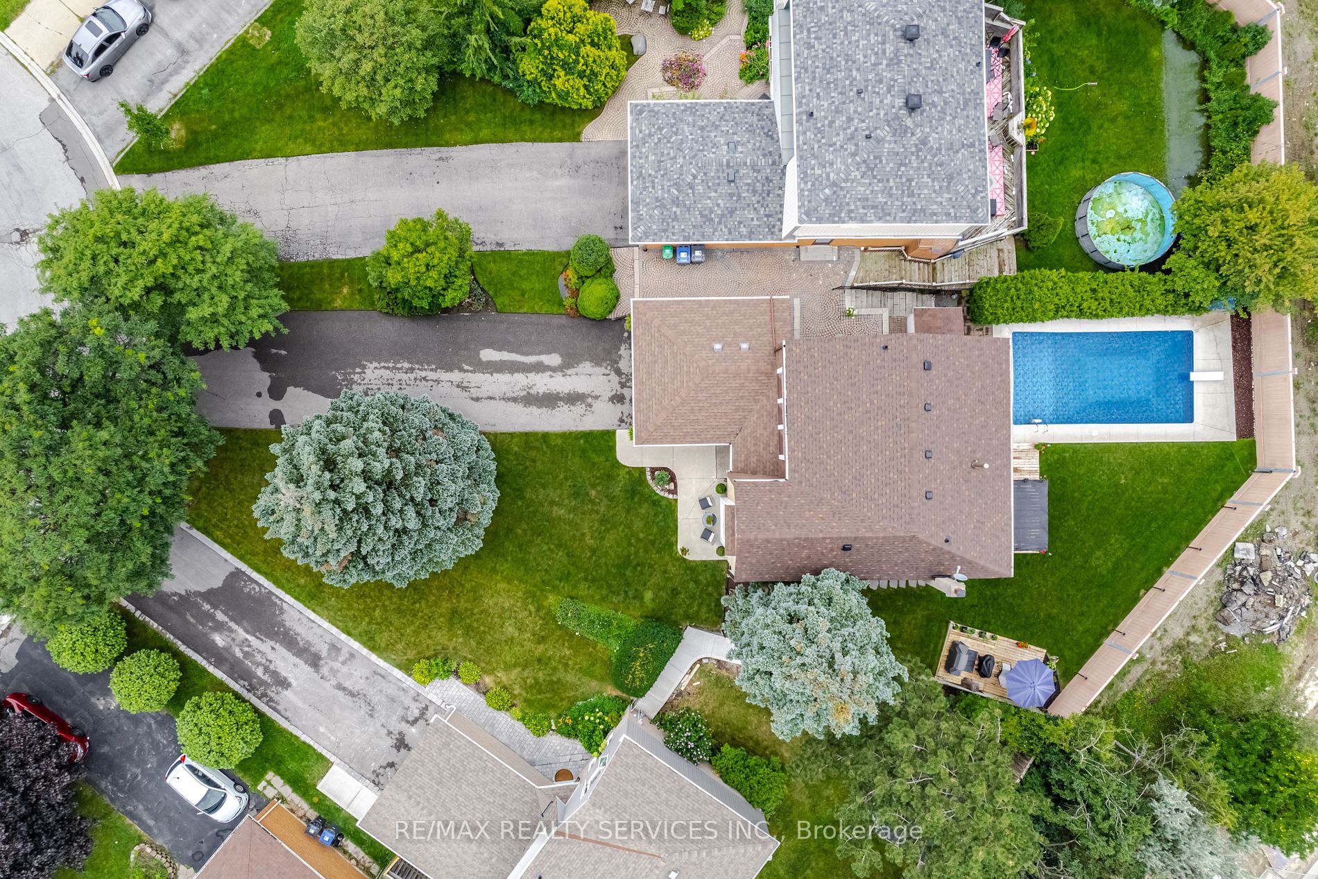24 Madelaine Cres