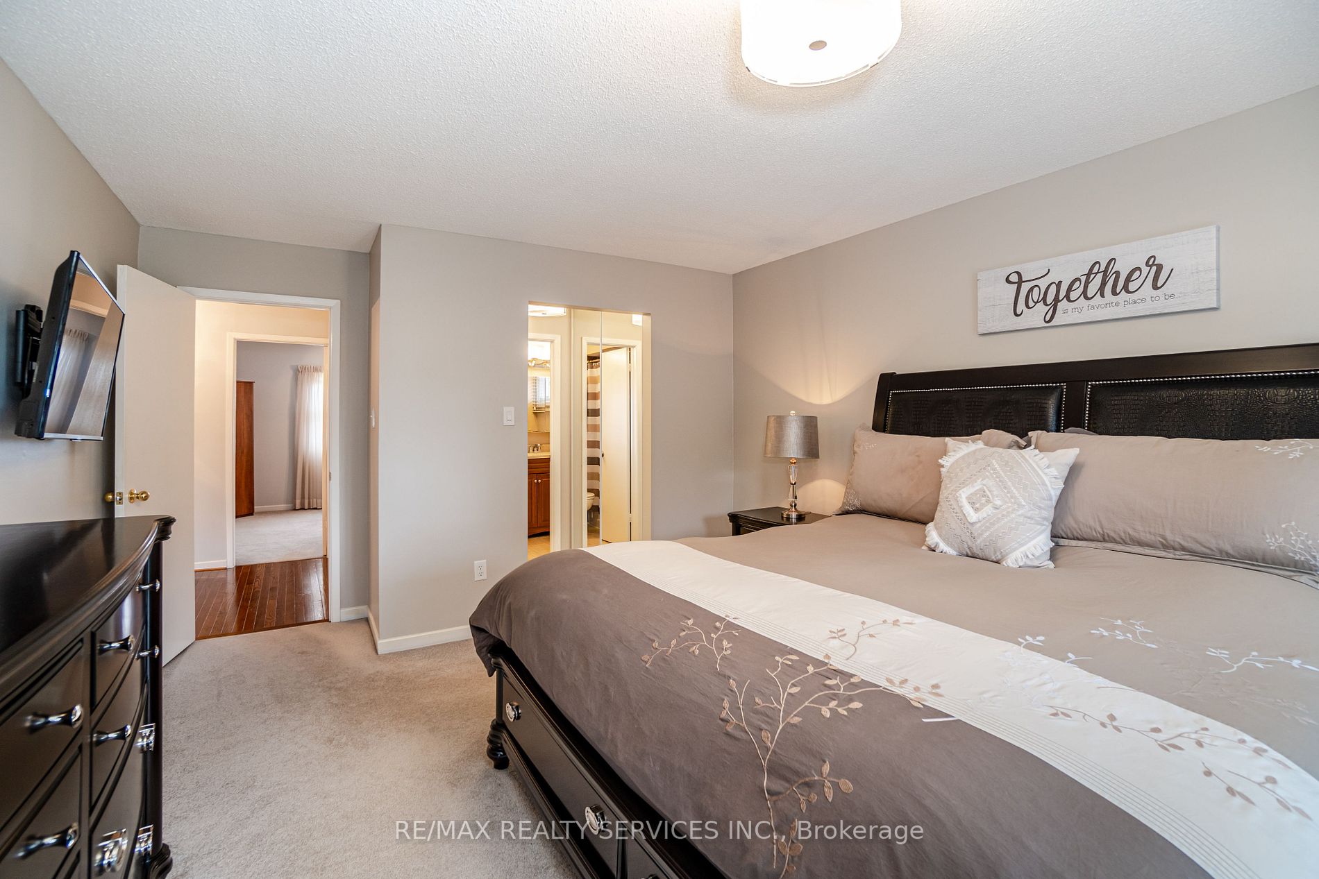 24 Madelaine Cres