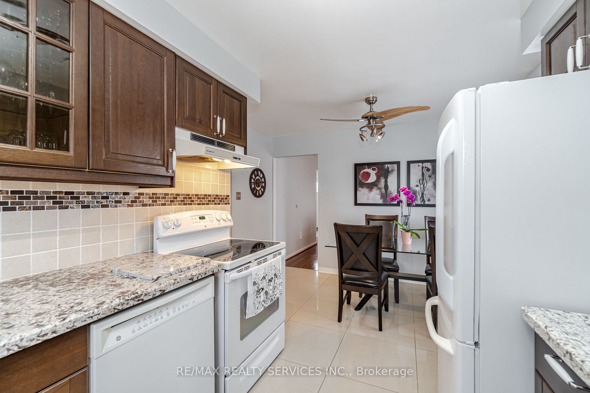 24 Madelaine Cres