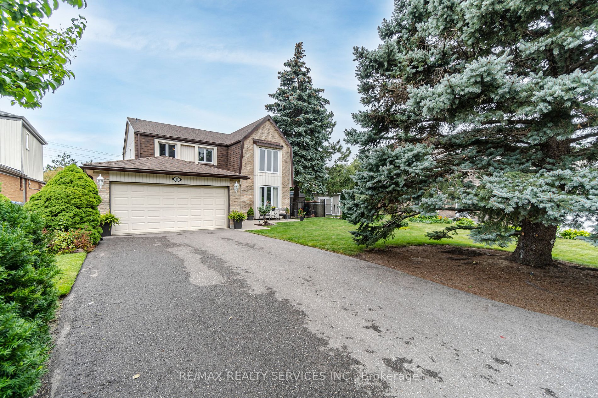 24 Madelaine Cres