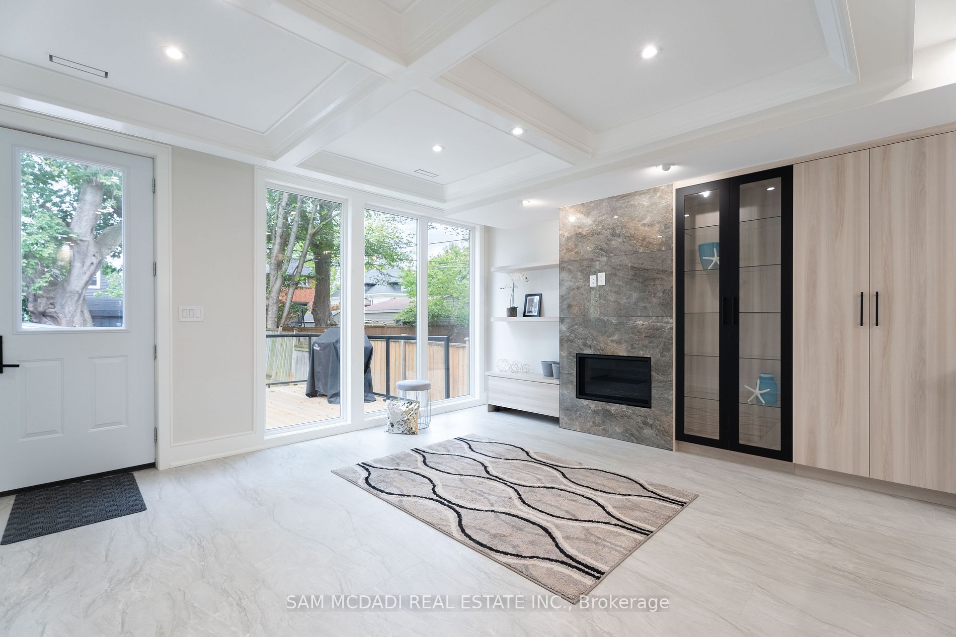 94 Lake Cres