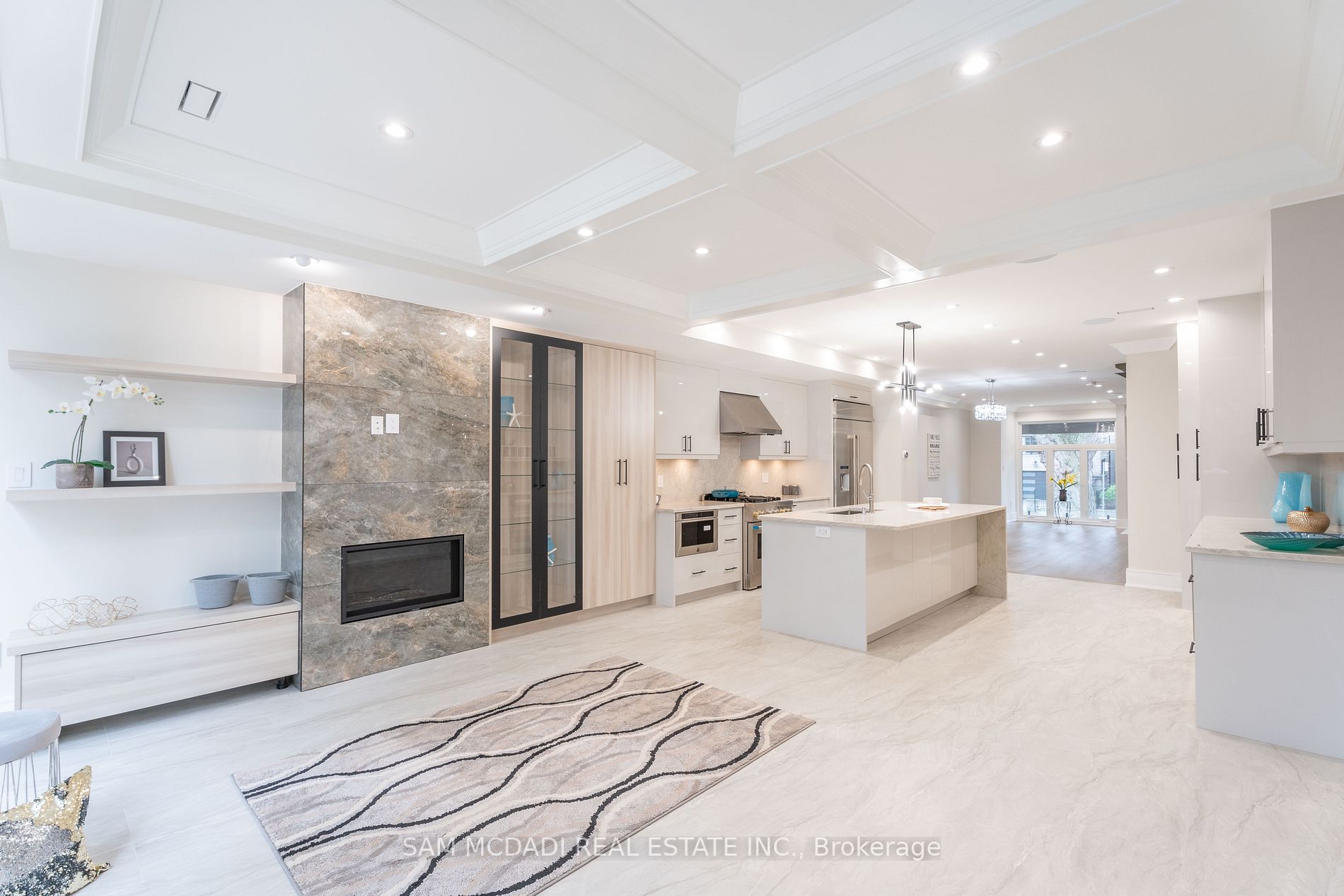 94 Lake Cres