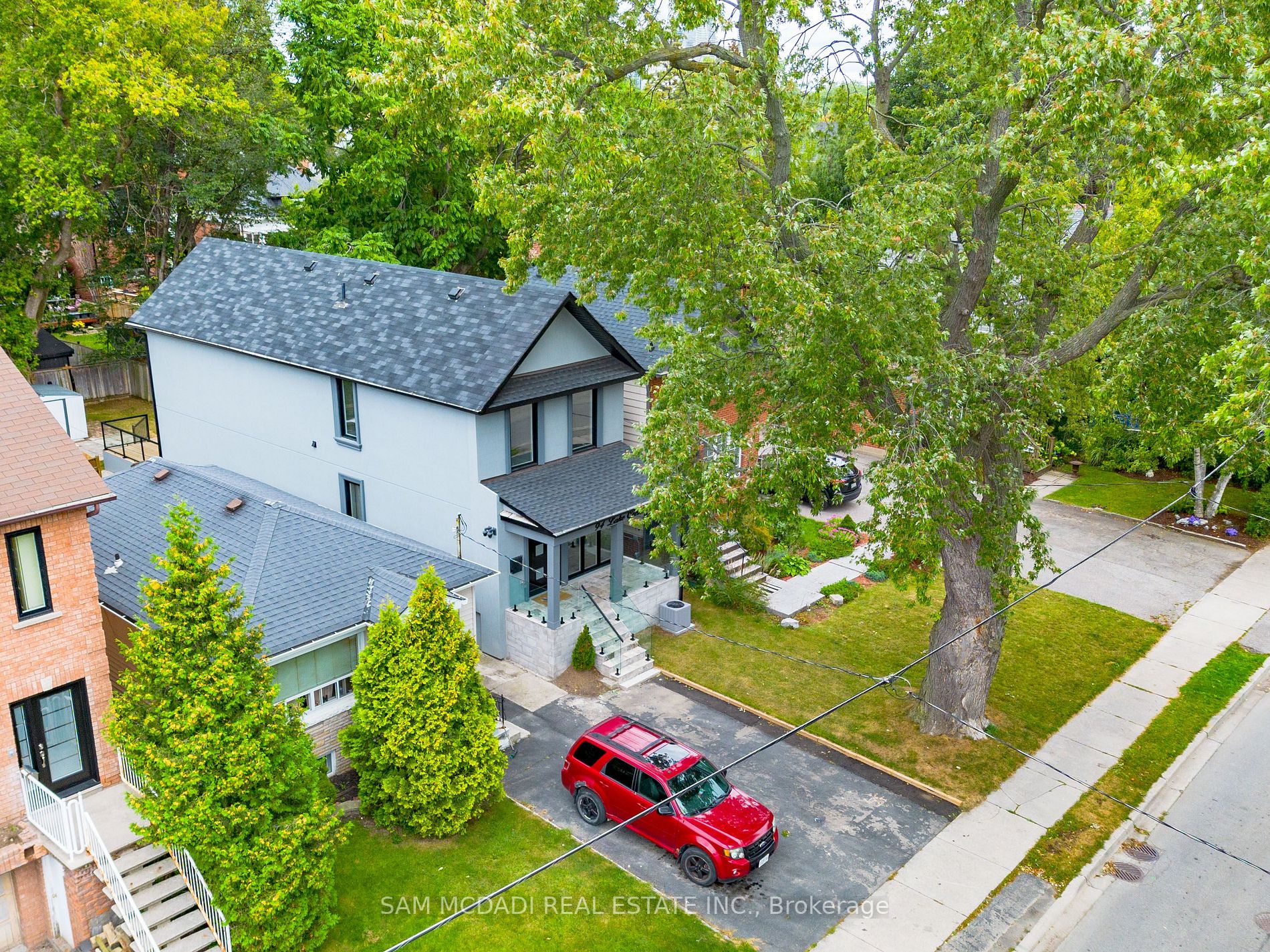 94 Lake Cres