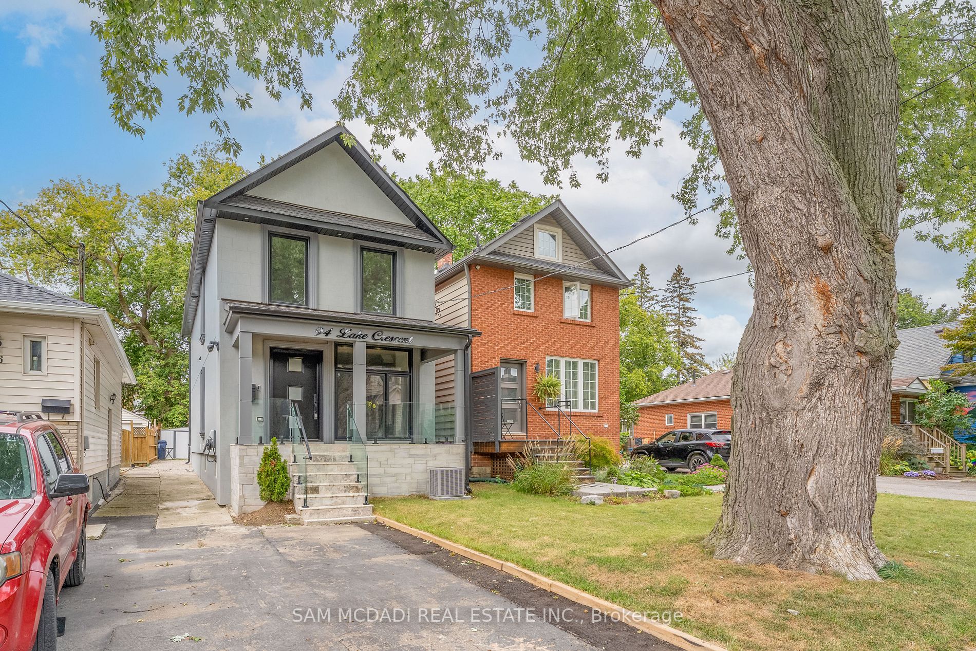 94 Lake Cres