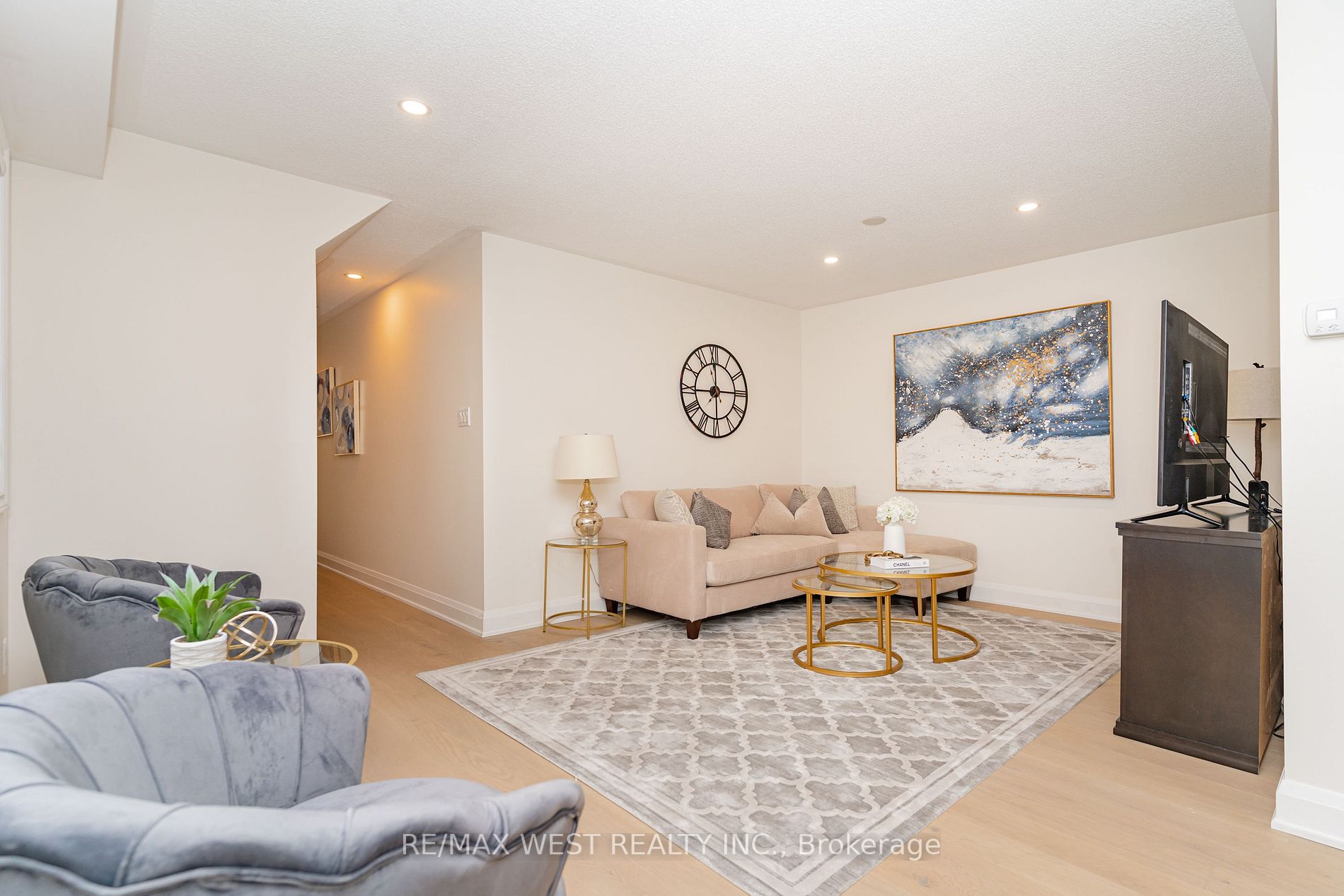 42 Pioneer Ave, #28