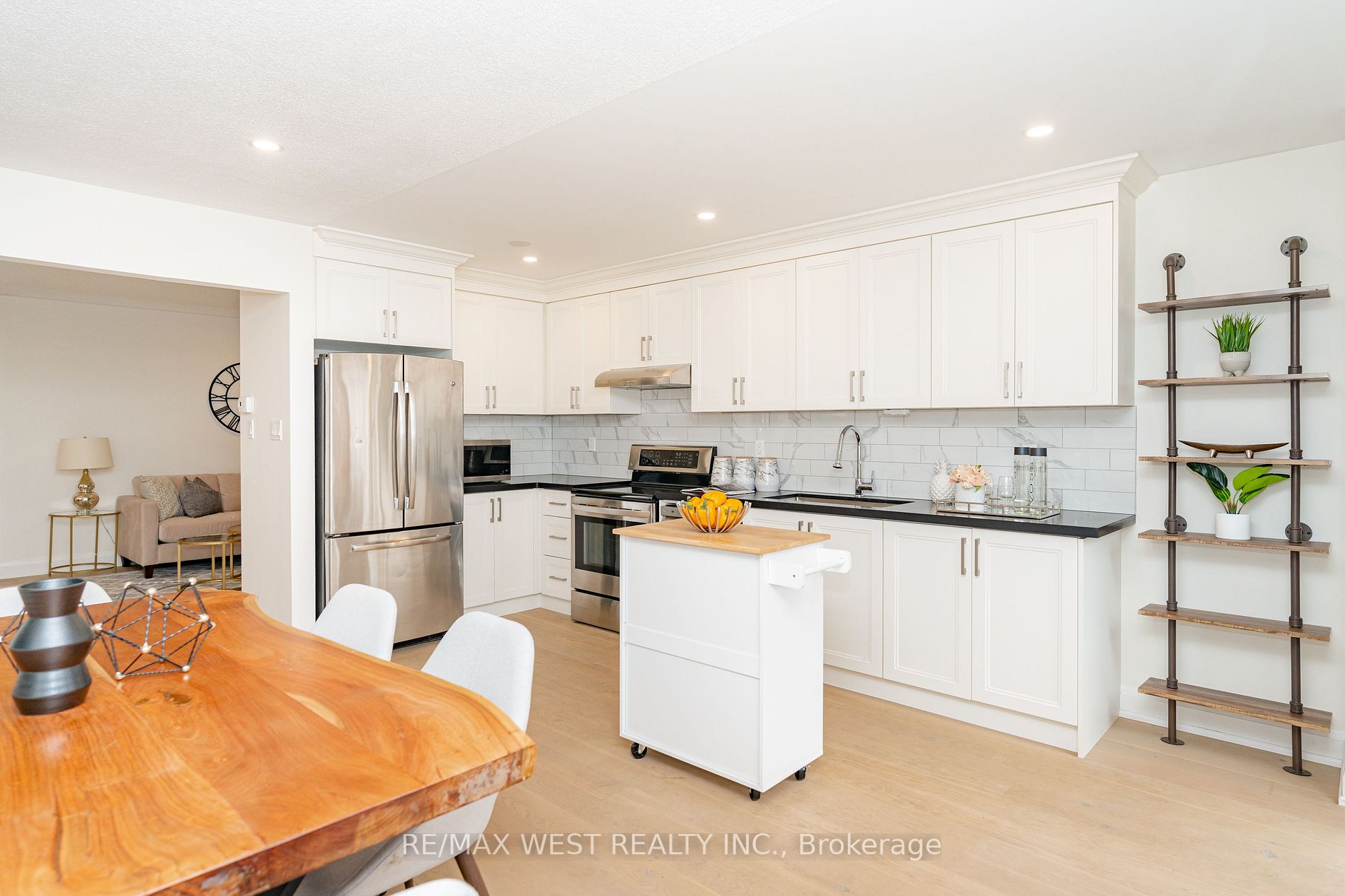 42 Pioneer Ave, #28