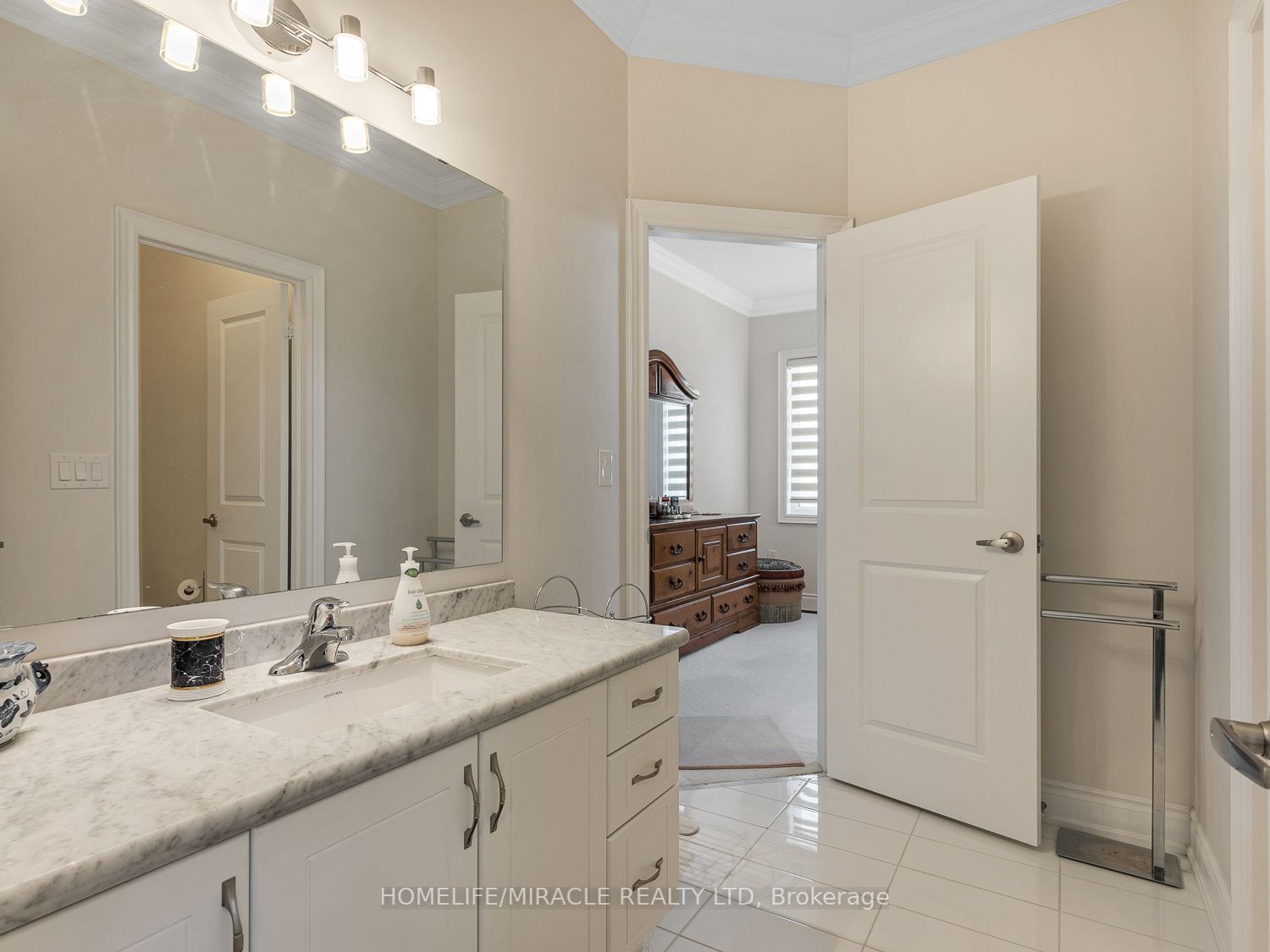 3257 Charles Biggar Dr