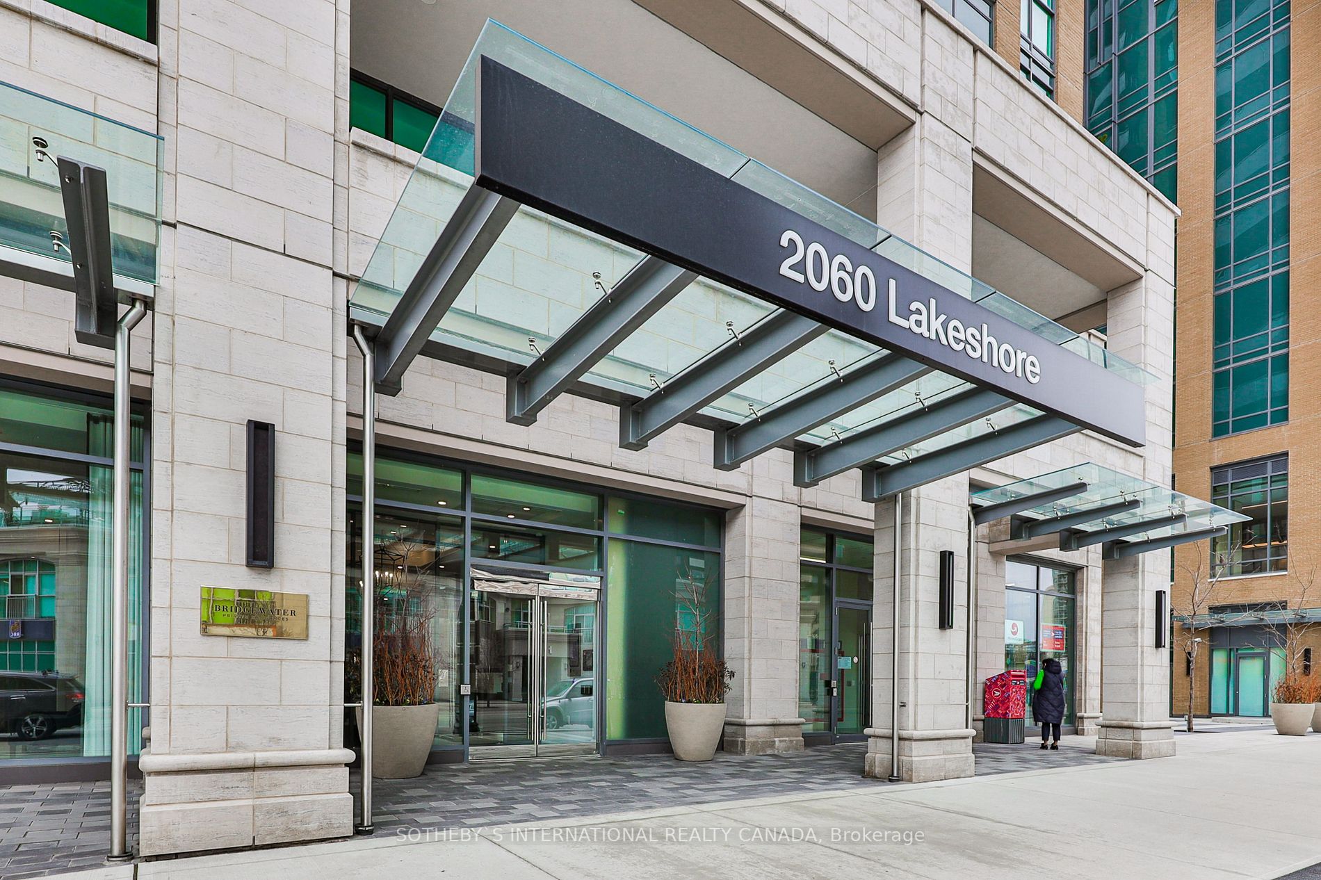 2060 Lakeshore Rd, #704