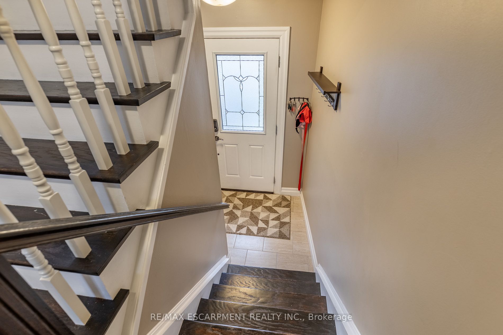96 Oakdale Dr