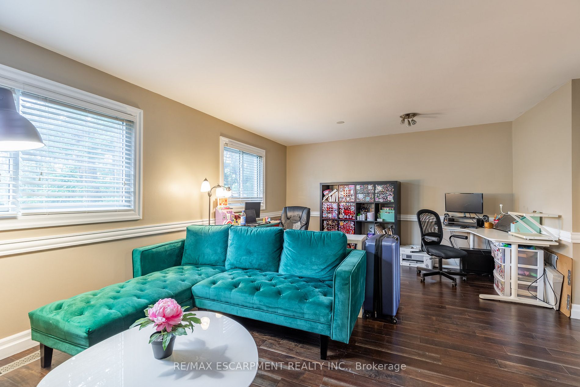 96 Oakdale Dr