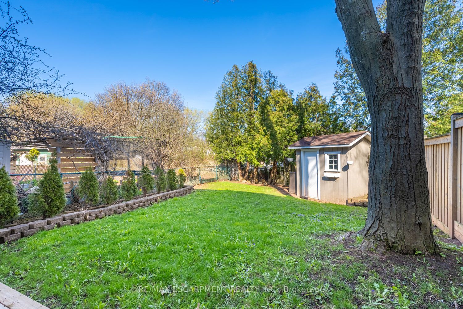 96 Oakdale Dr