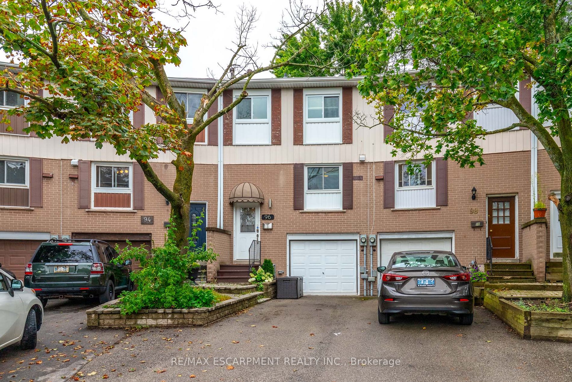 96 Oakdale Dr