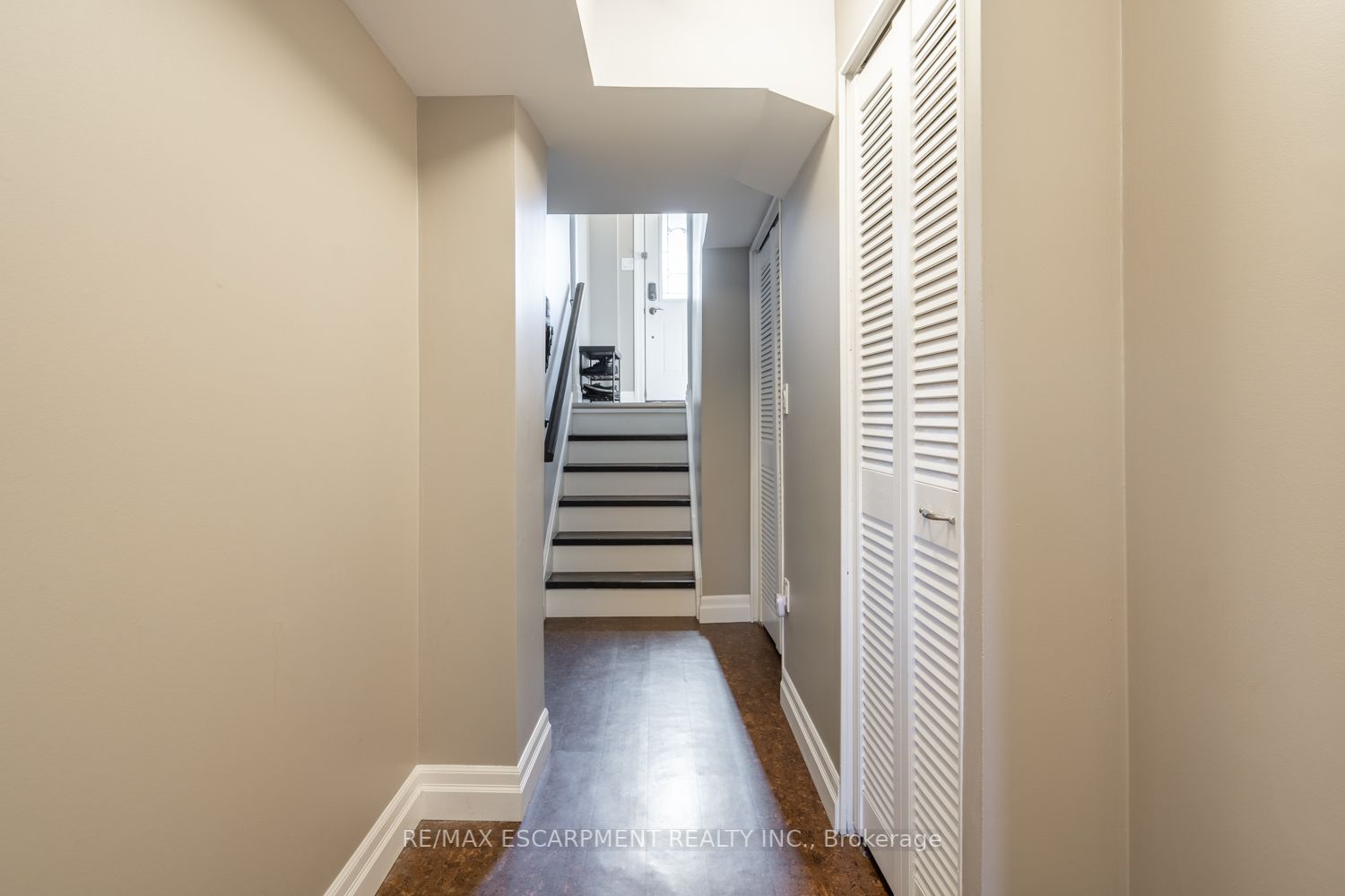 96 Oakdale Dr