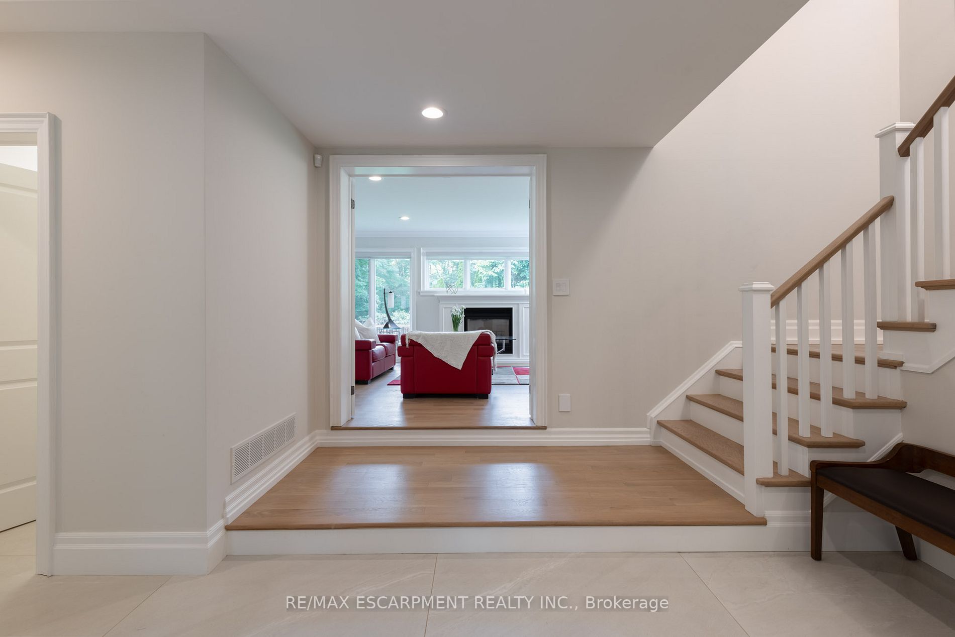 1247 Cumnock Crescent