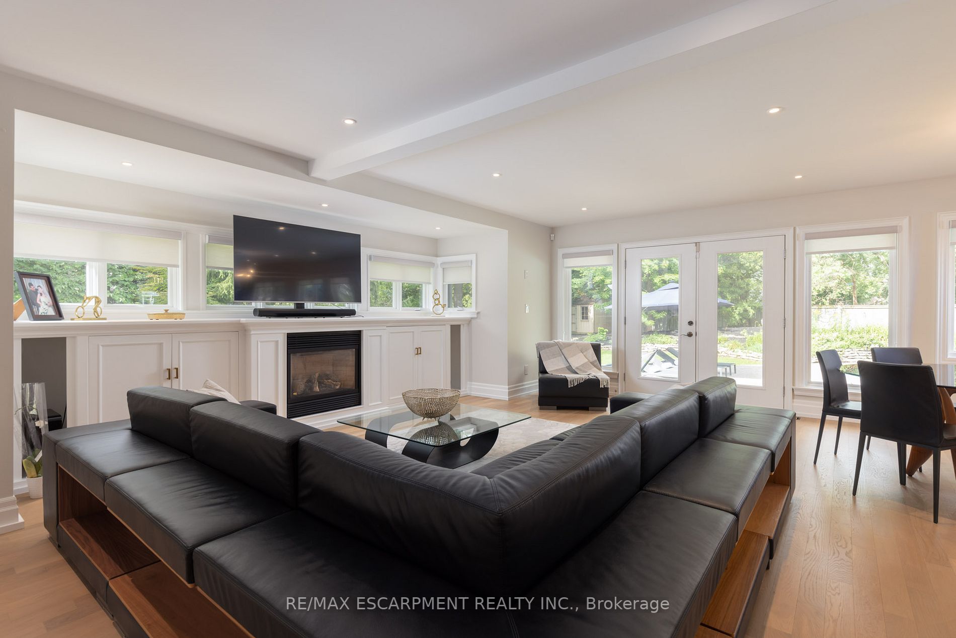 1247 Cumnock Crescent