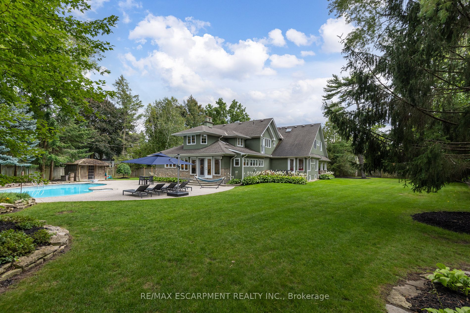 1247 Cumnock Crescent