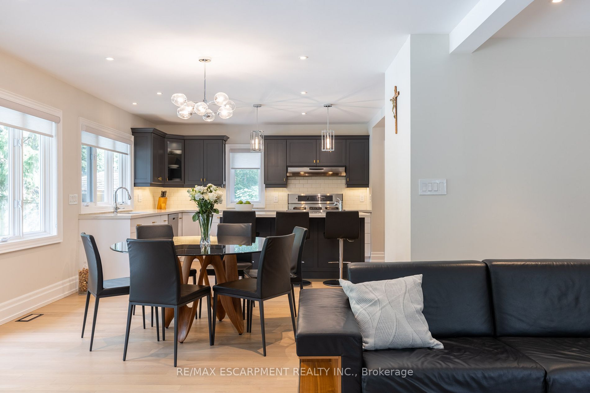 1247 Cumnock Crescent