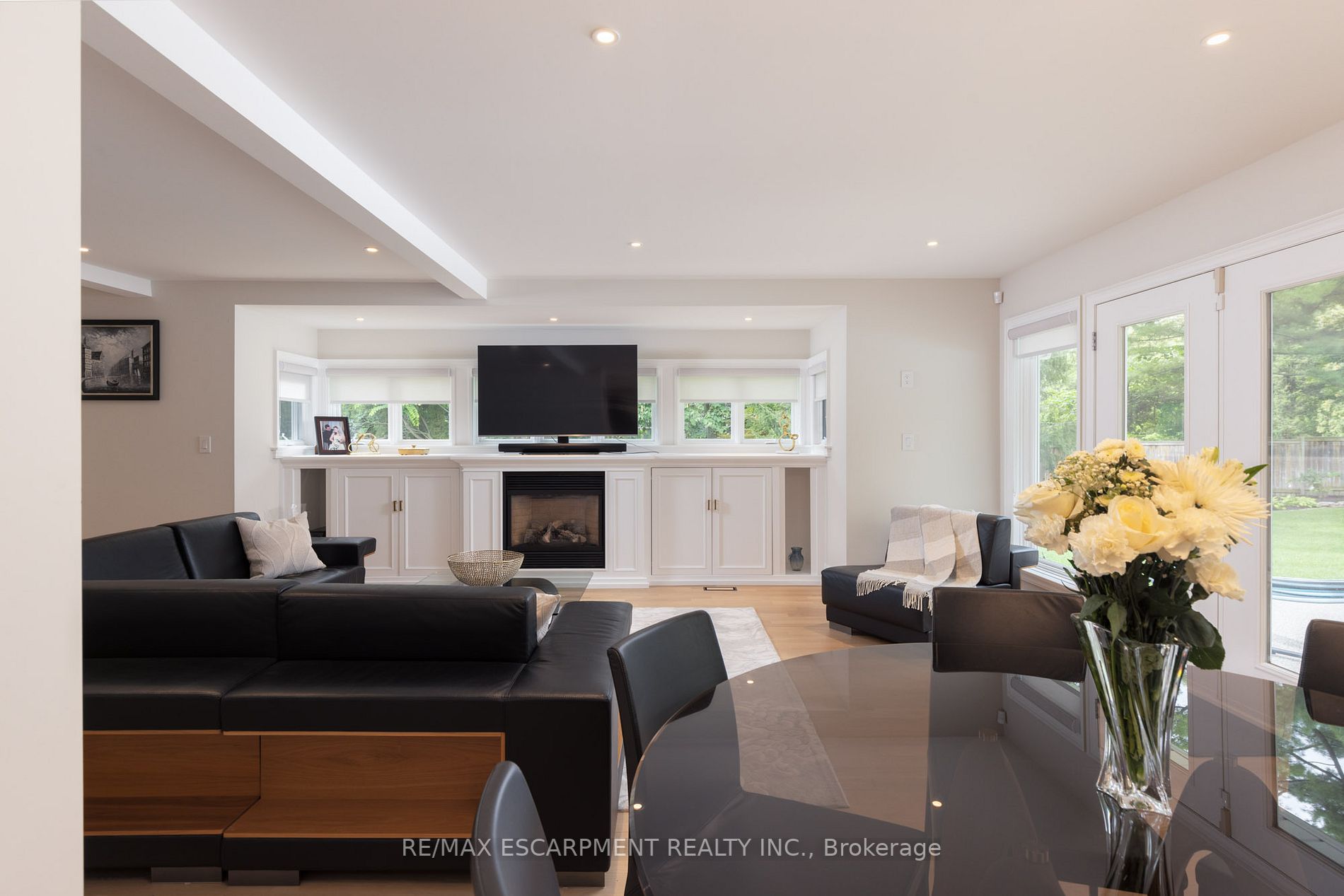1247 Cumnock Crescent