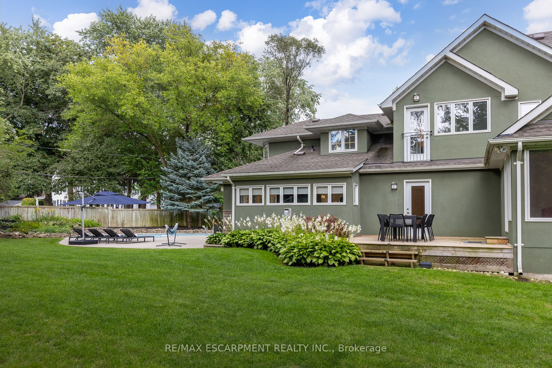 1247 Cumnock Crescent