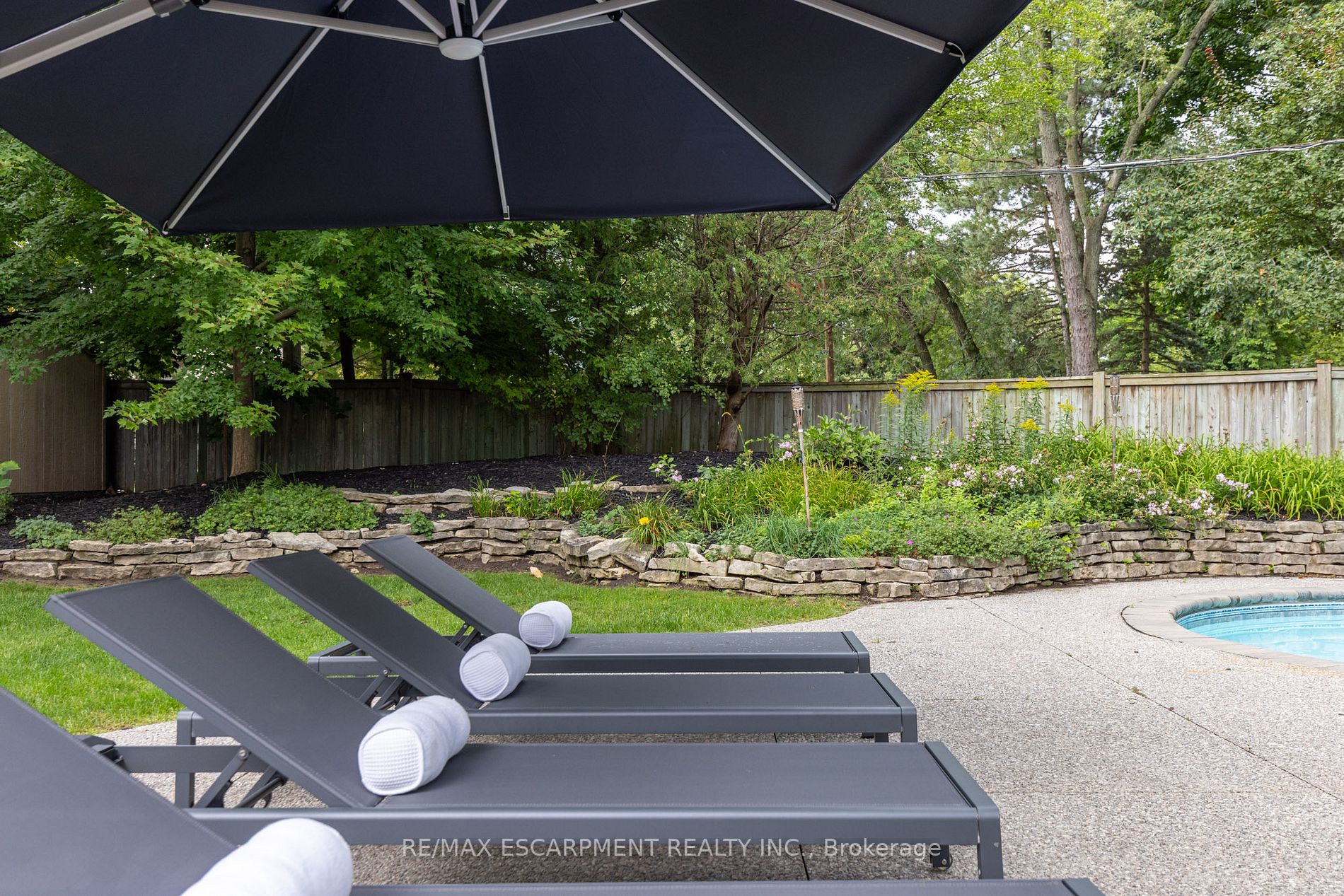 1247 Cumnock Crescent