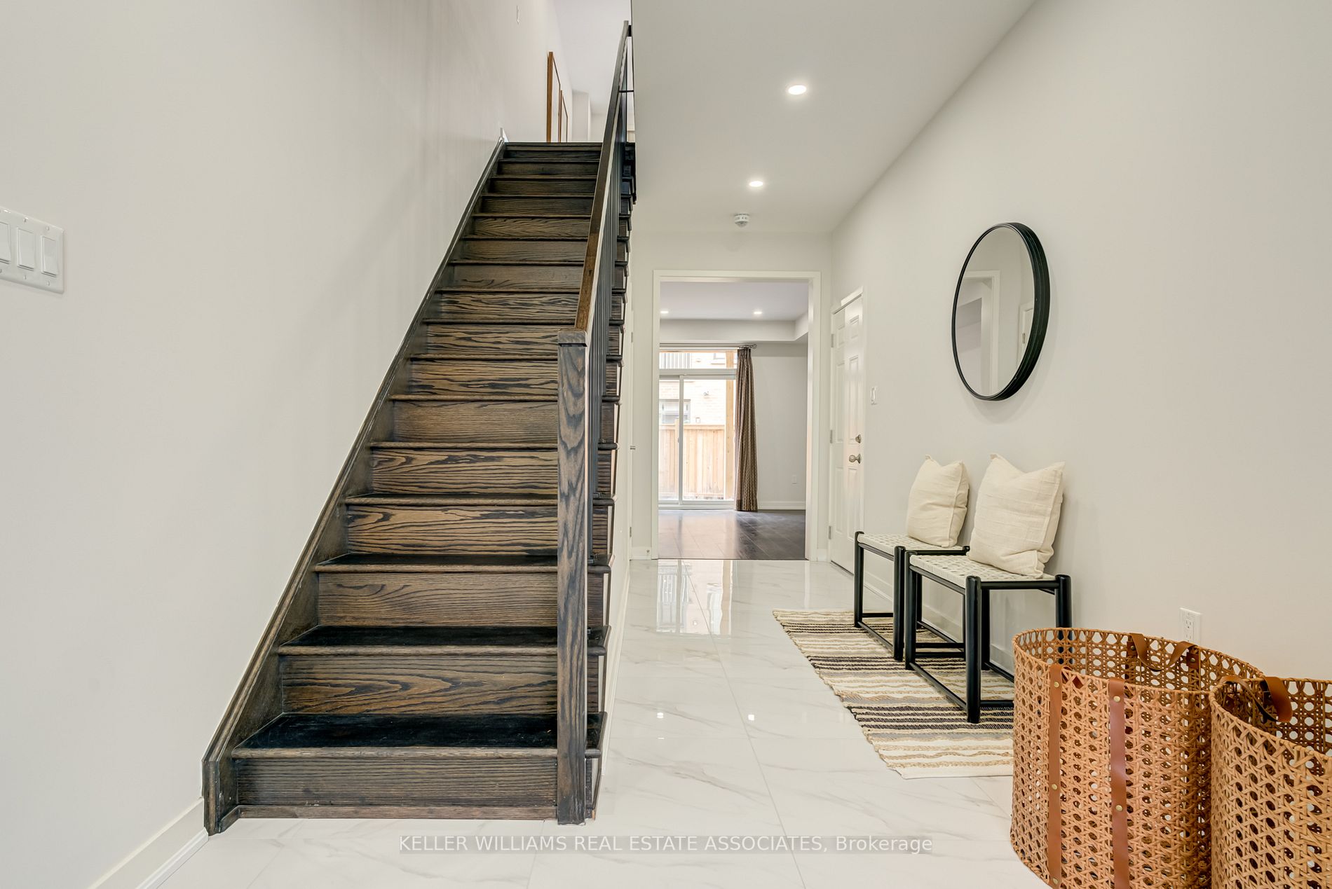 319 Squire Crescent