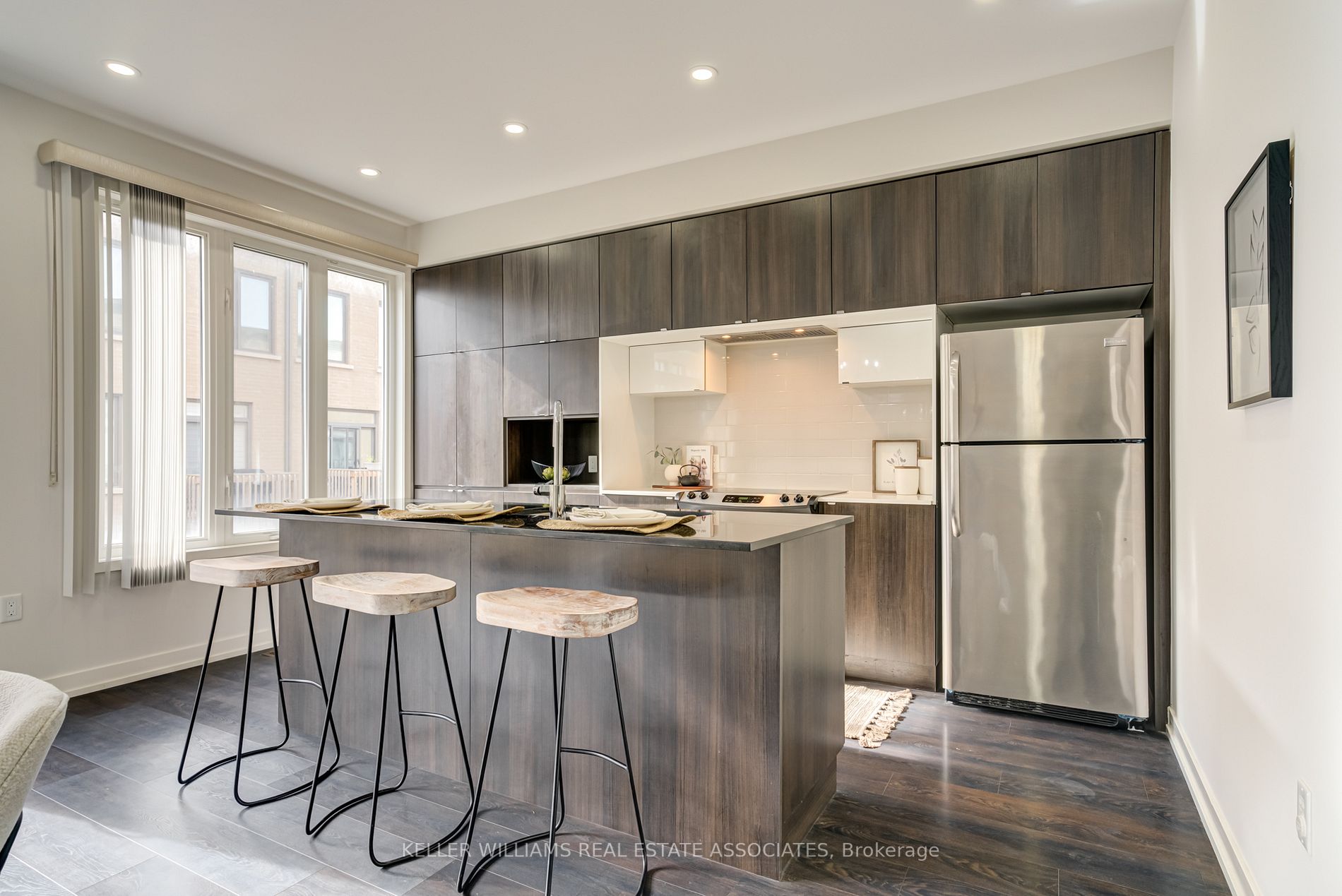 319 Squire Crescent
