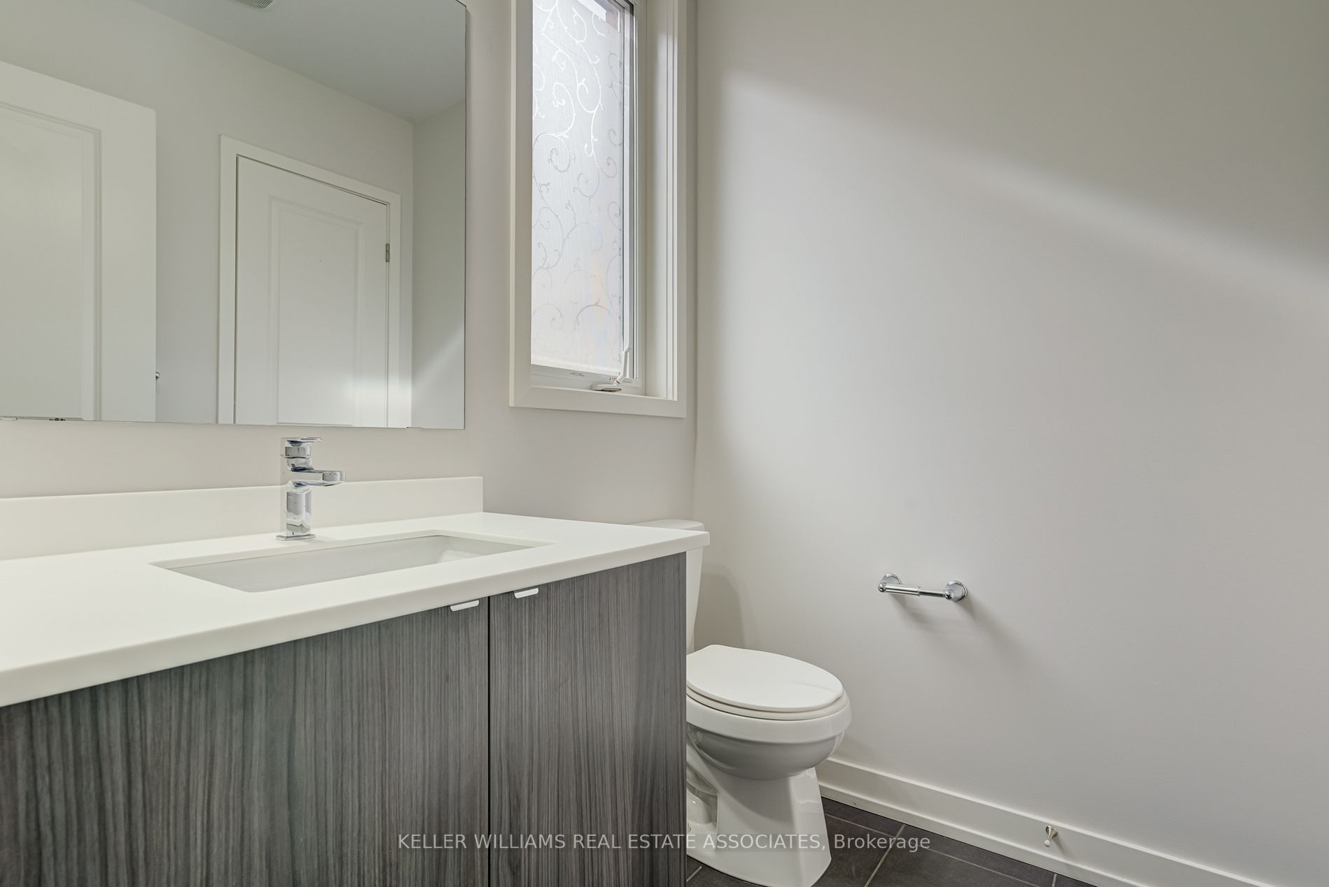 319 Squire Crescent