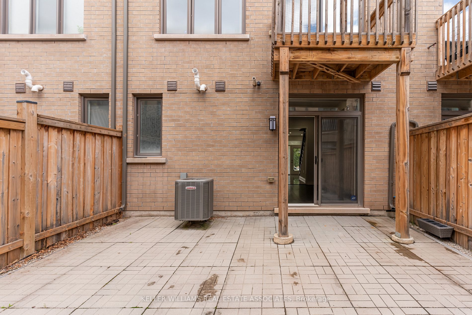 319 Squire Crescent