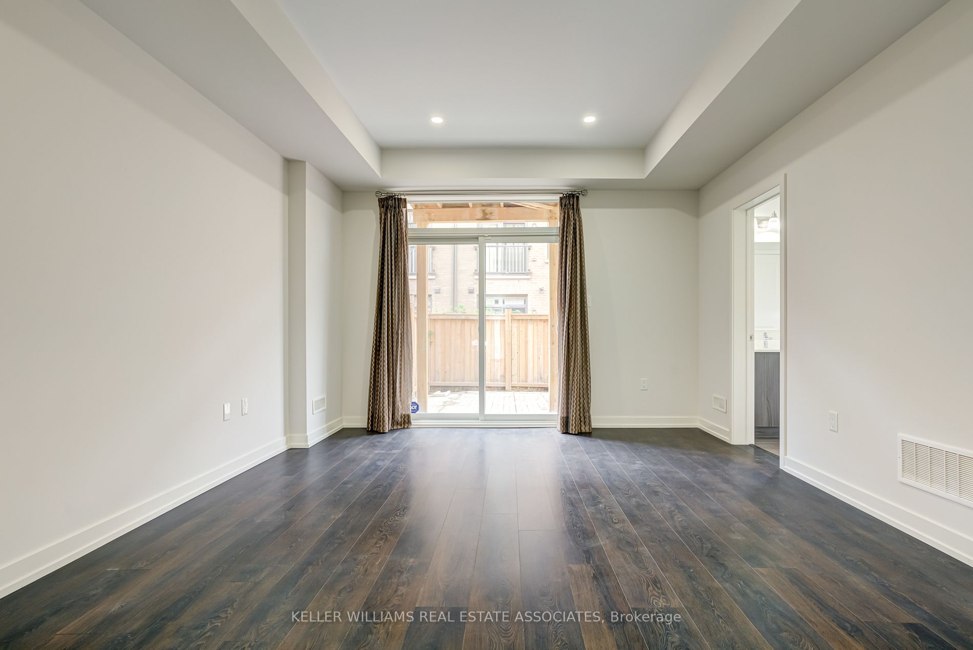 319 Squire Crescent