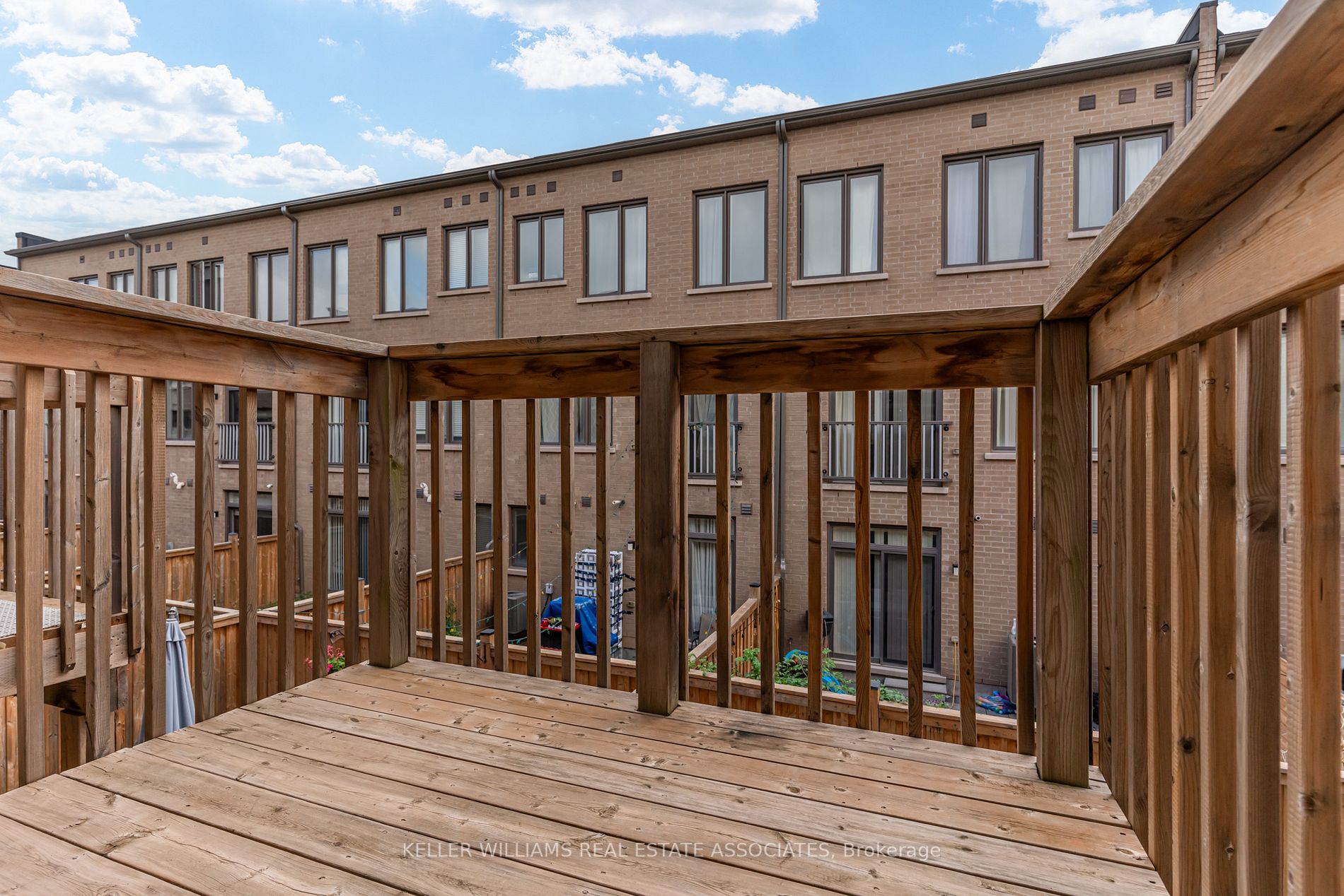 319 Squire Crescent
