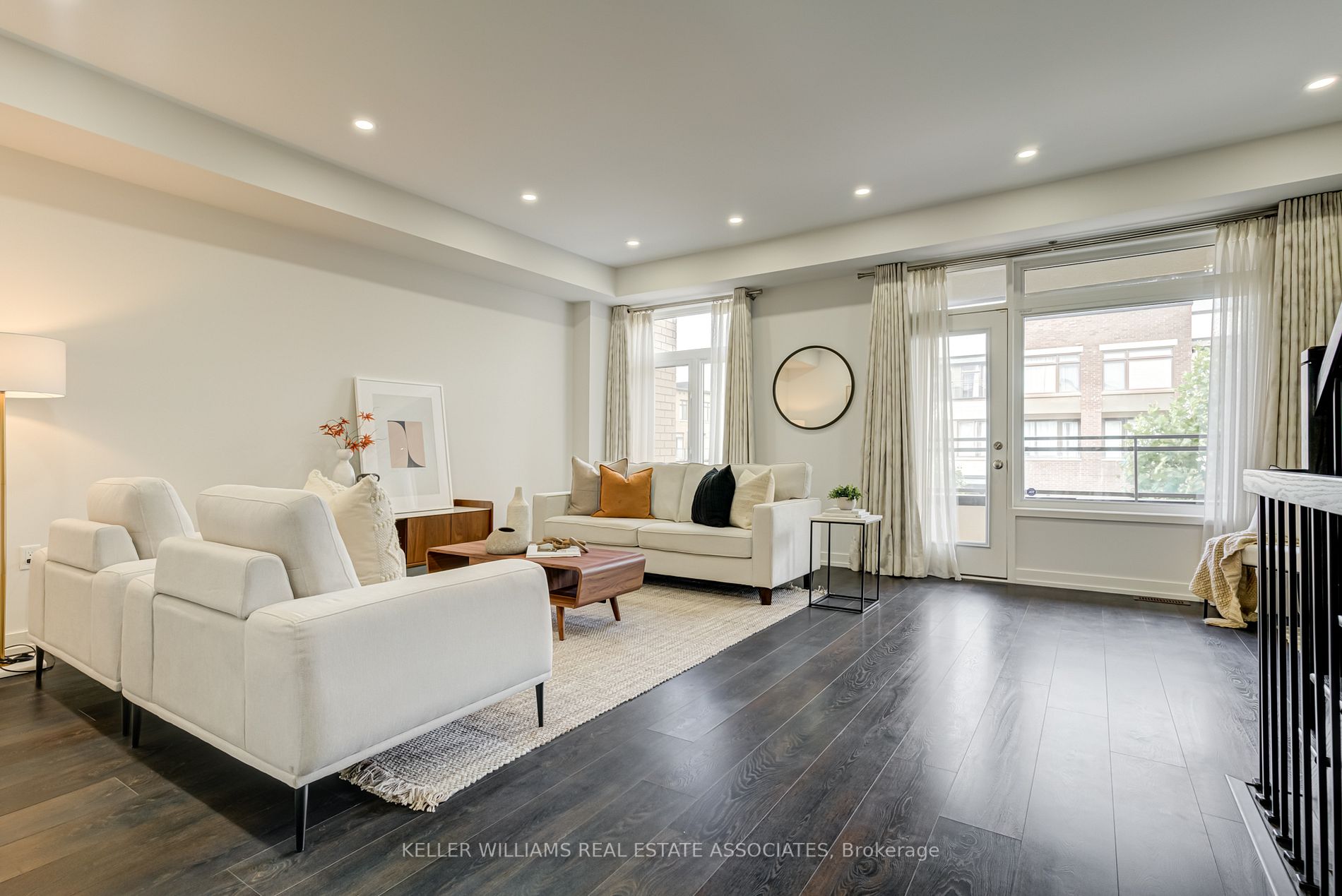 319 Squire Crescent