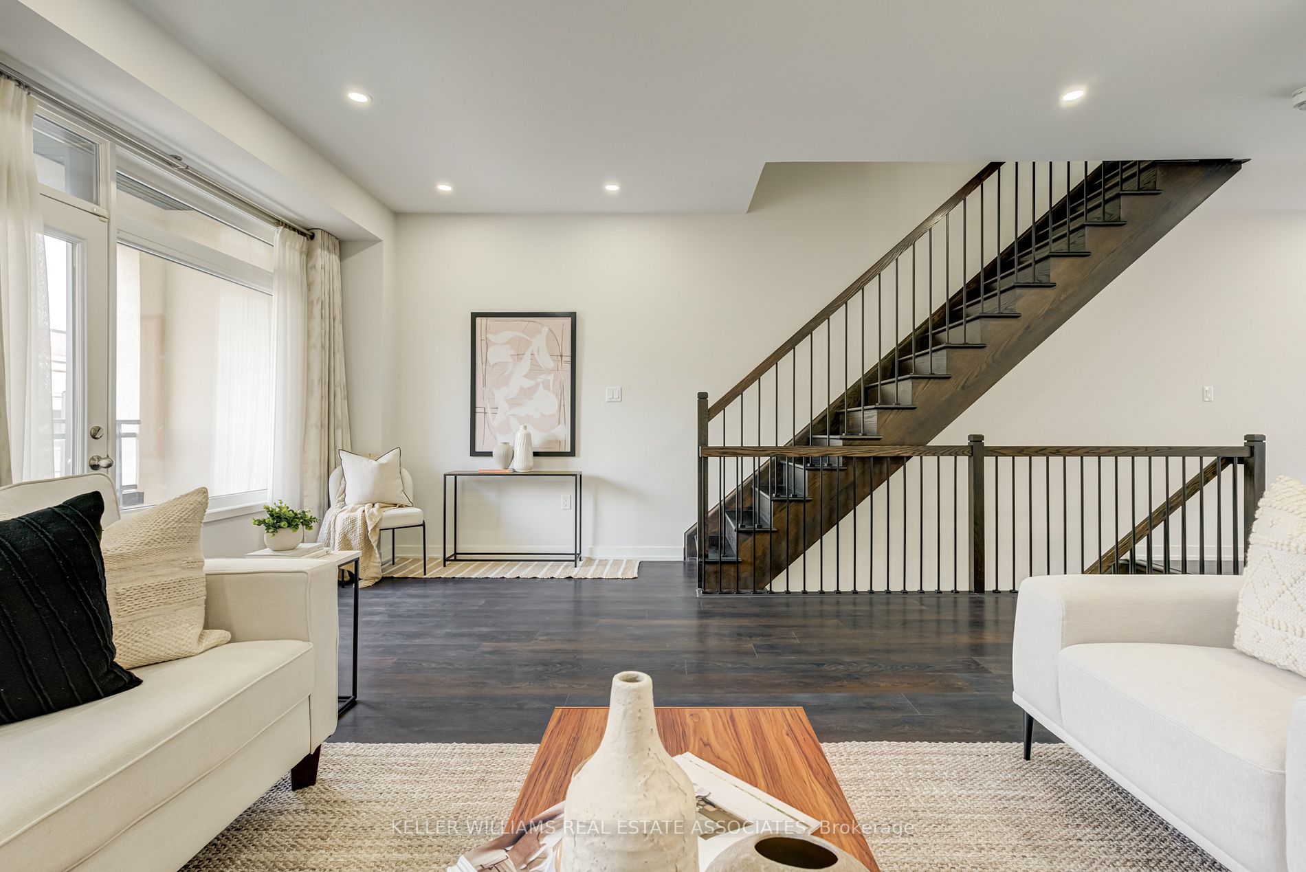 319 Squire Crescent