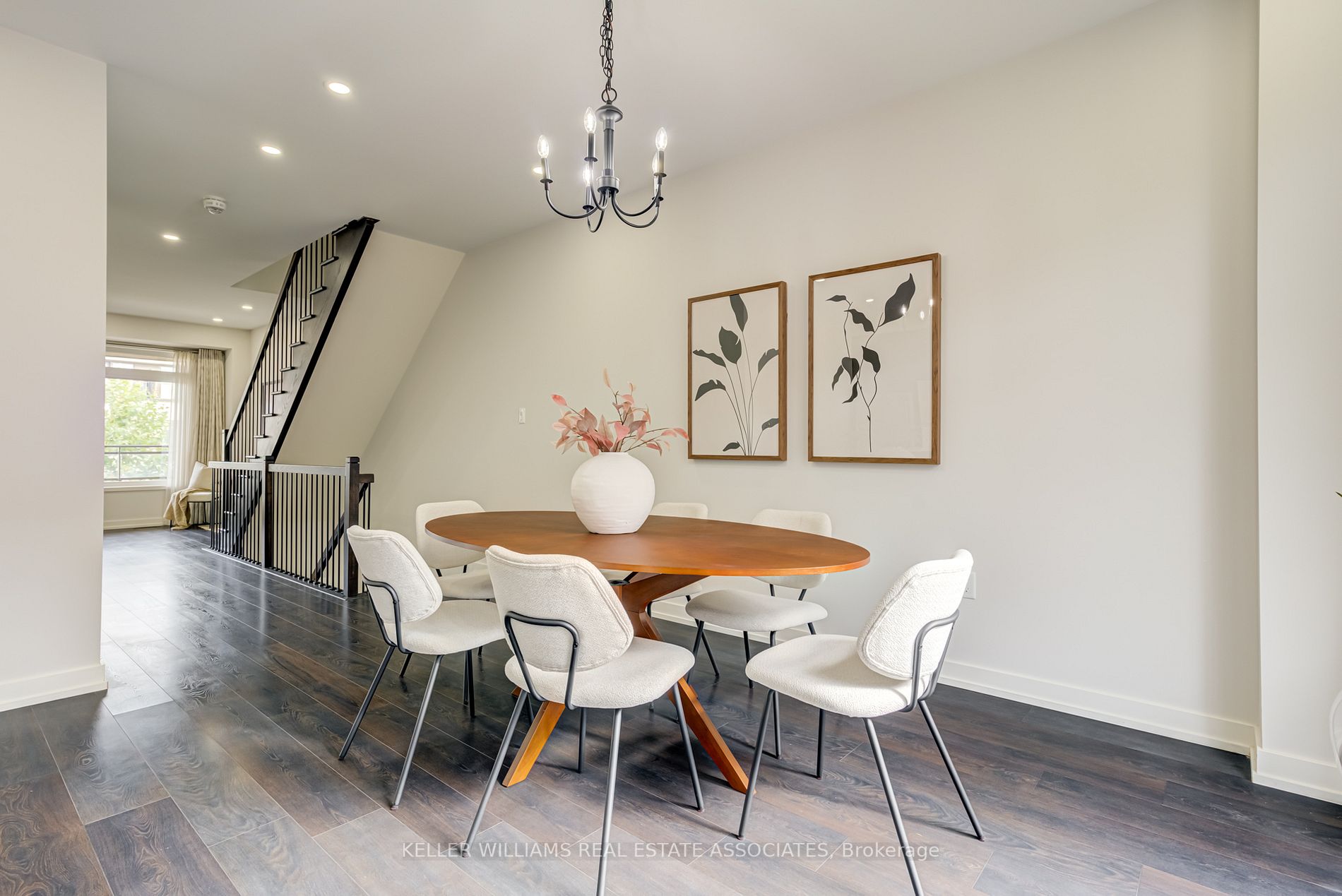 319 Squire Crescent