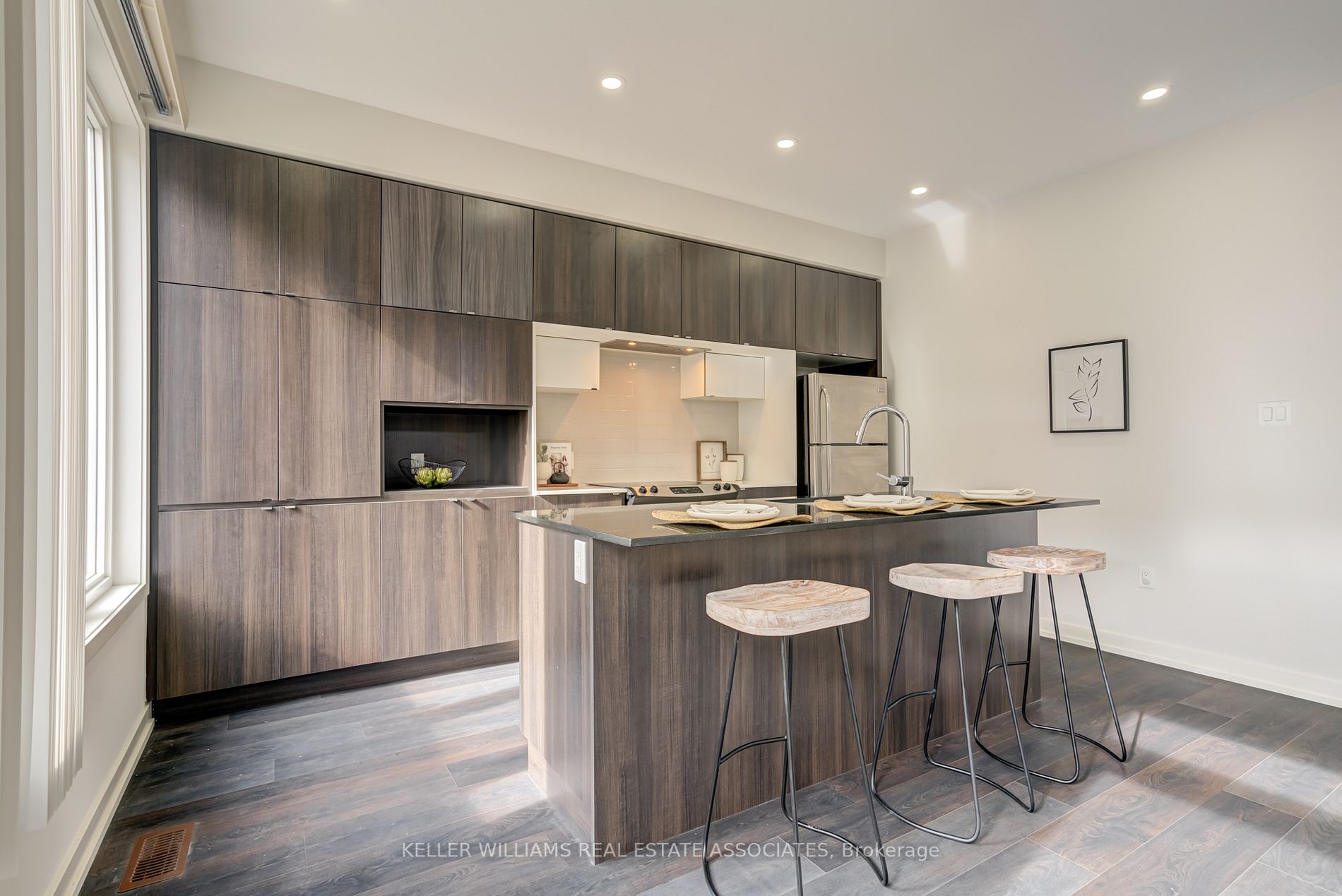 319 Squire Crescent