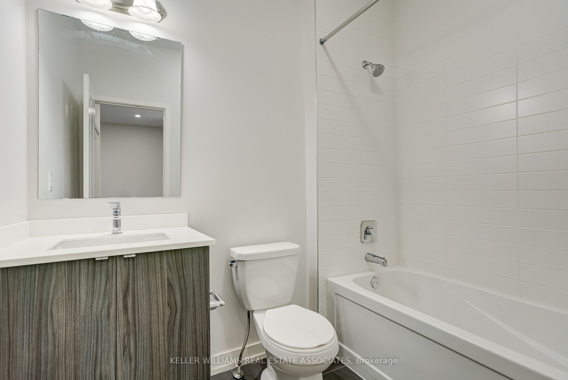 319 Squire Crescent