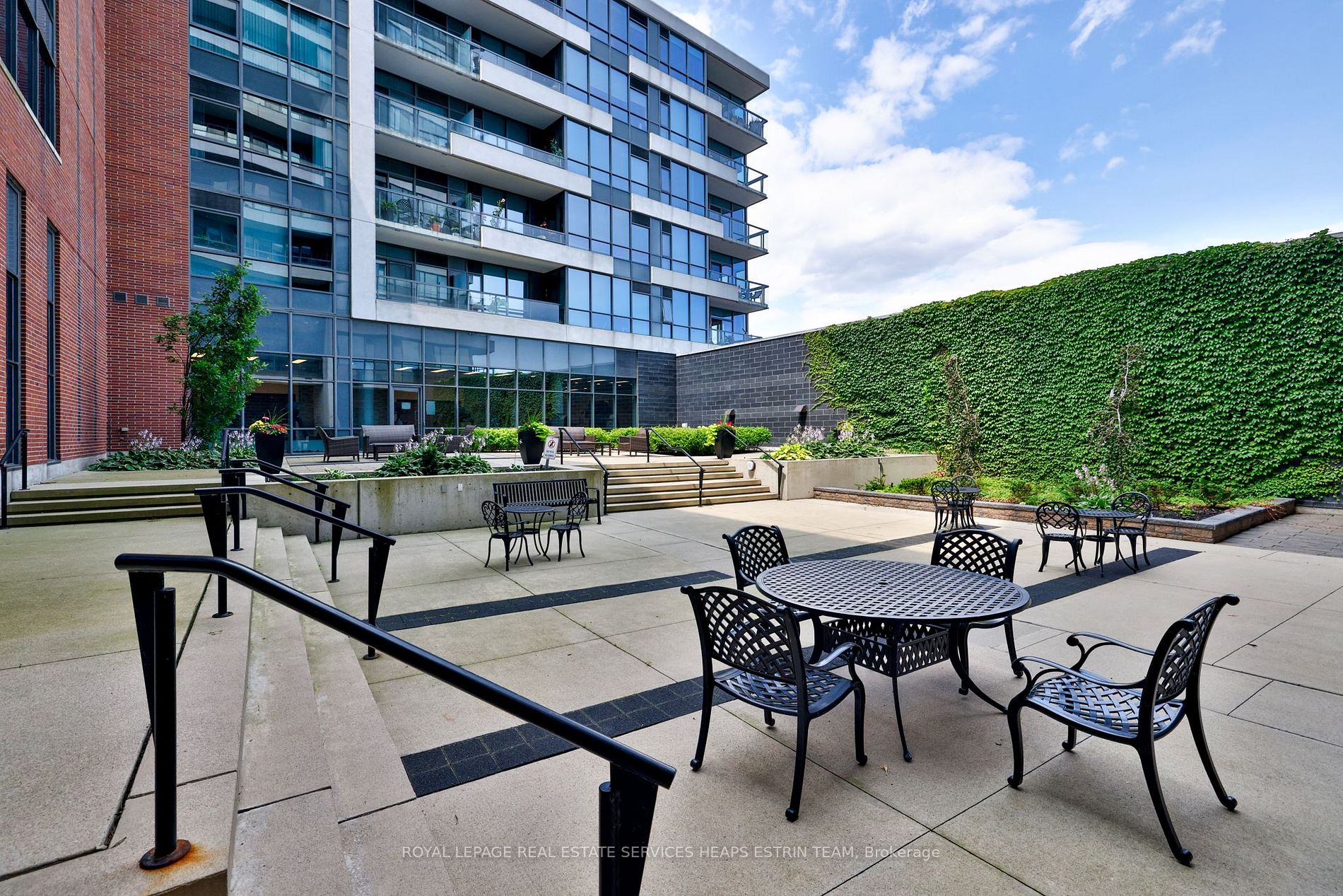 1 Hurontario St, #1002