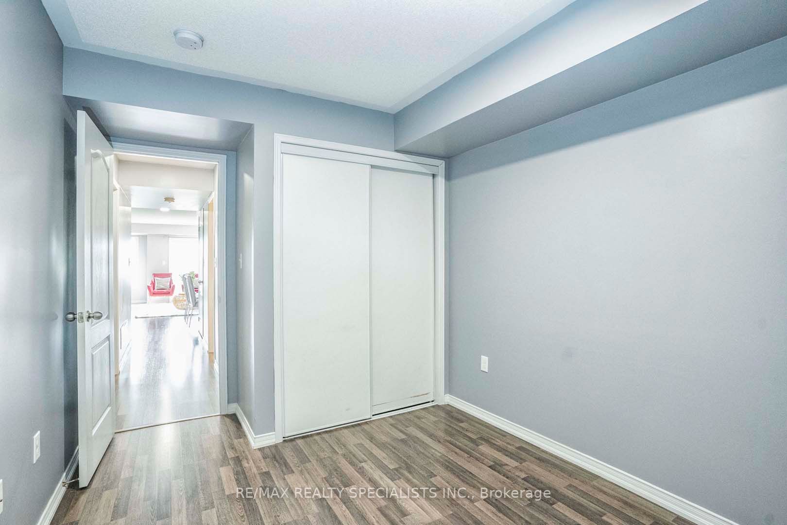 2500 Post Rd, #4