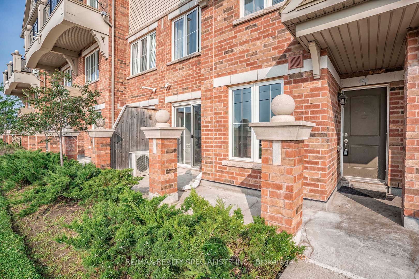 2500 Post Rd, #4