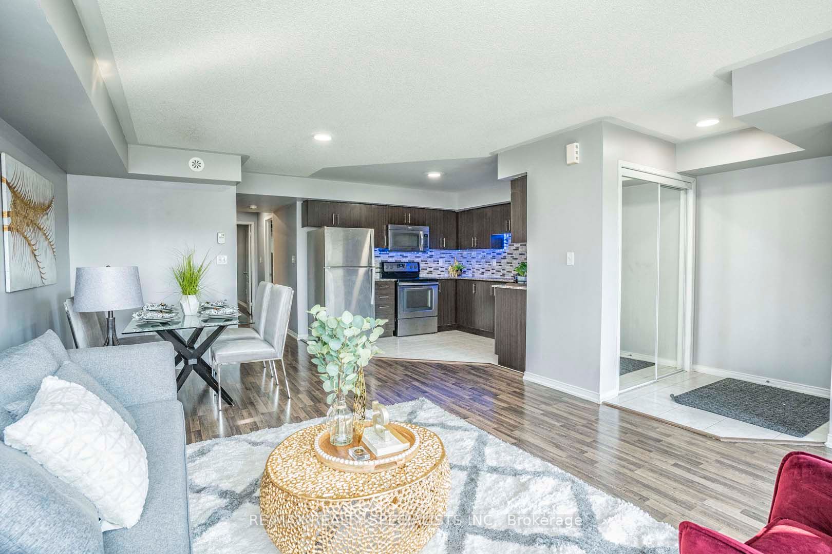 2500 Post Rd, #4