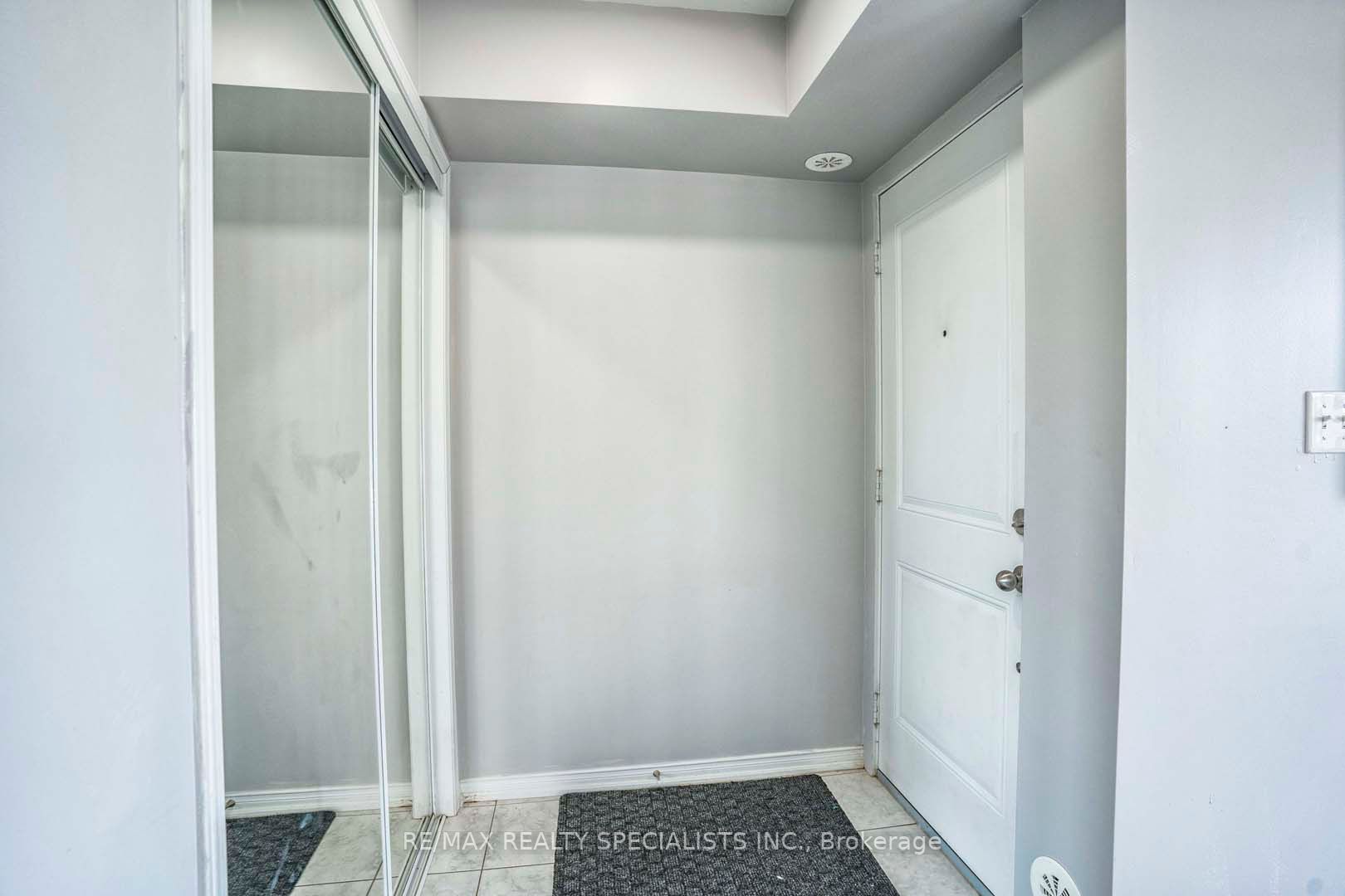 2500 Post Rd, #4