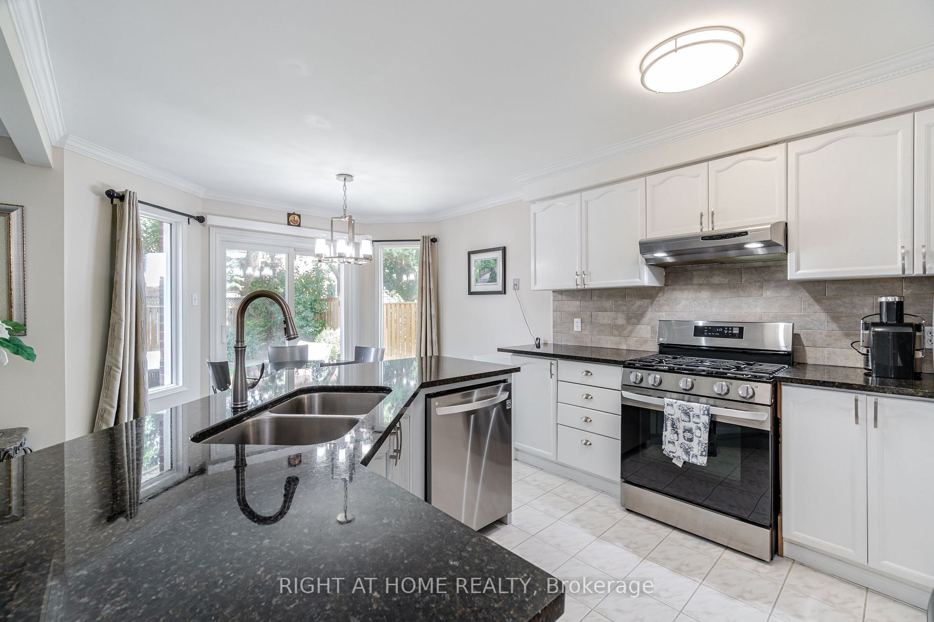 10 Hepburn Cres Cres