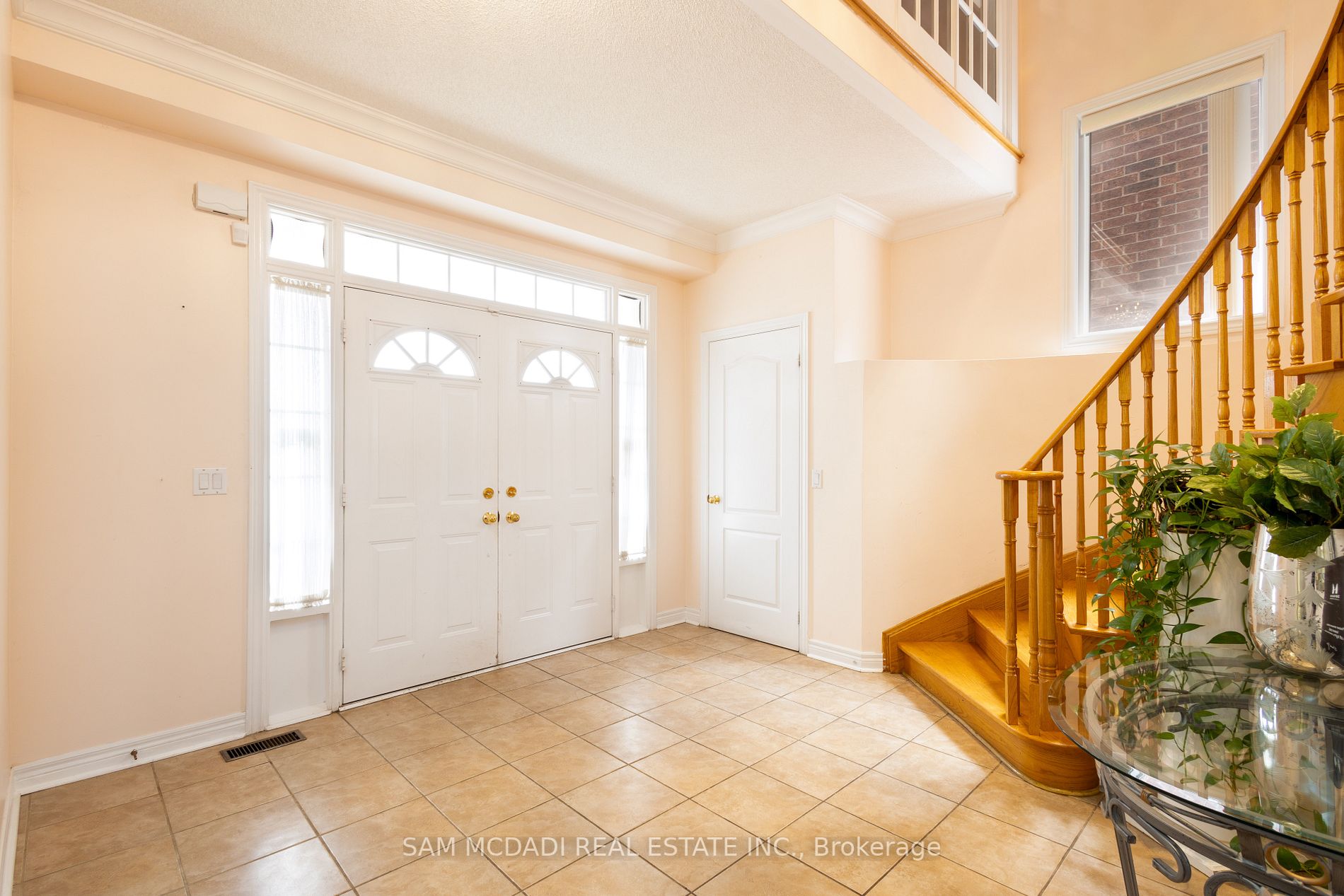 3435 Artesian Dr