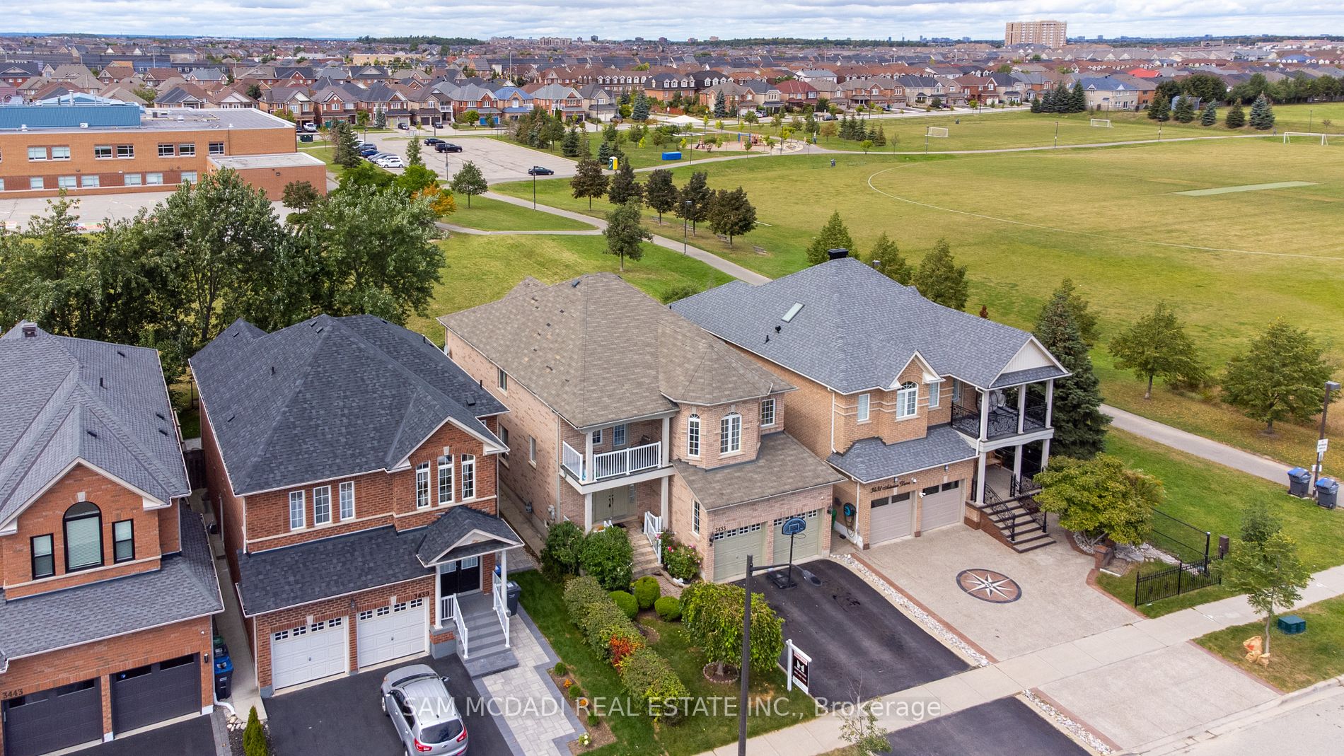 3435 Artesian Dr