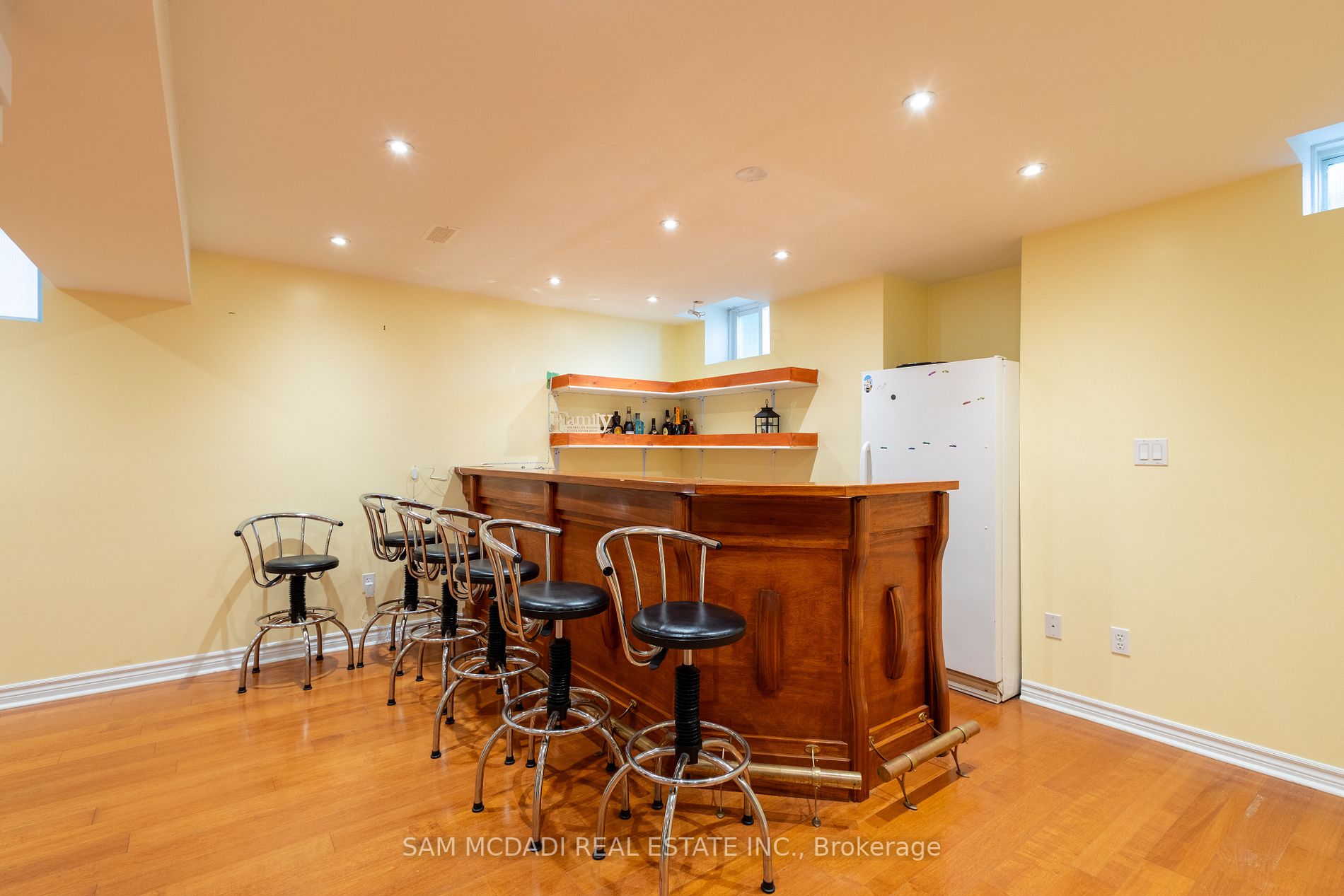 3435 Artesian Dr