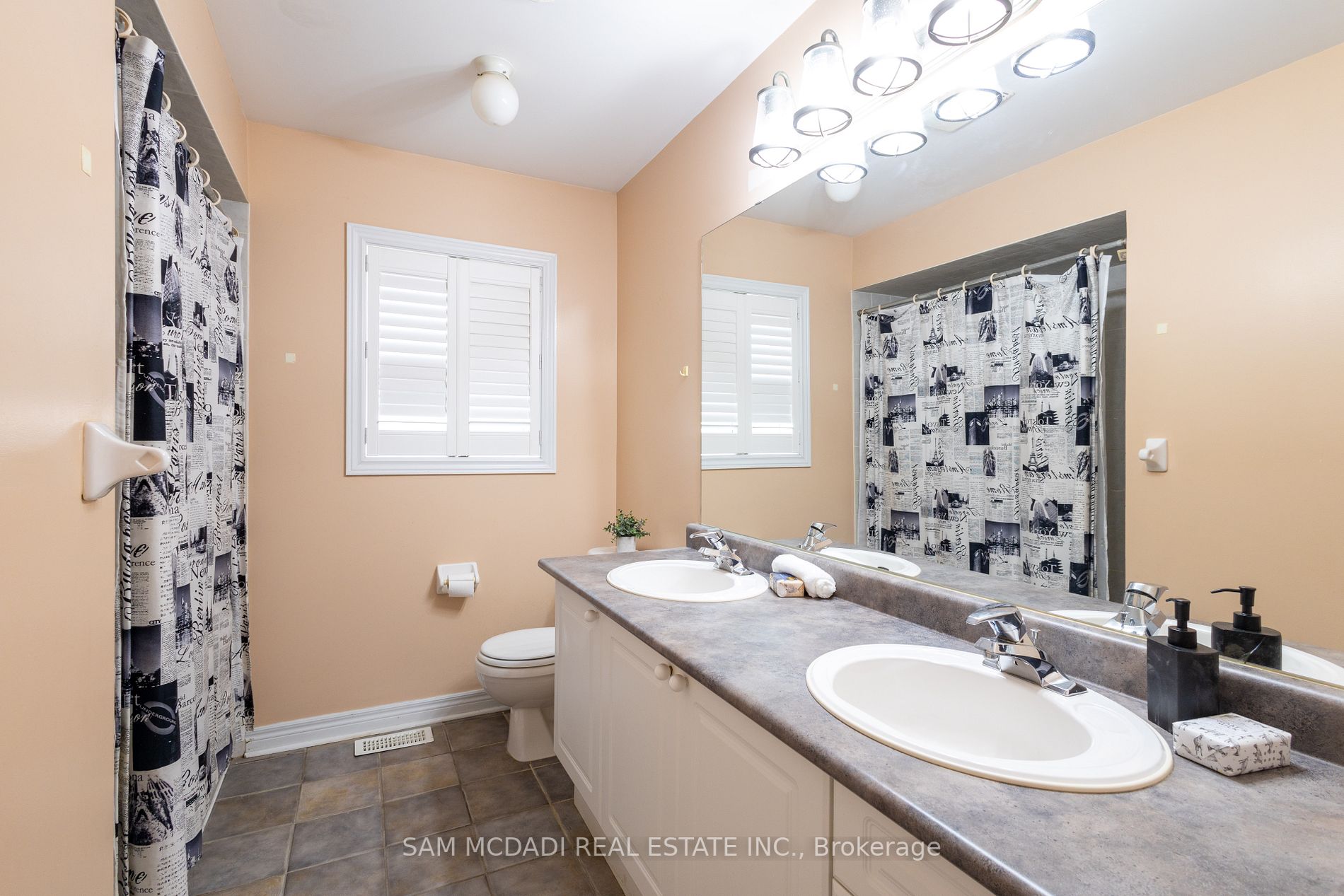 3435 Artesian Dr