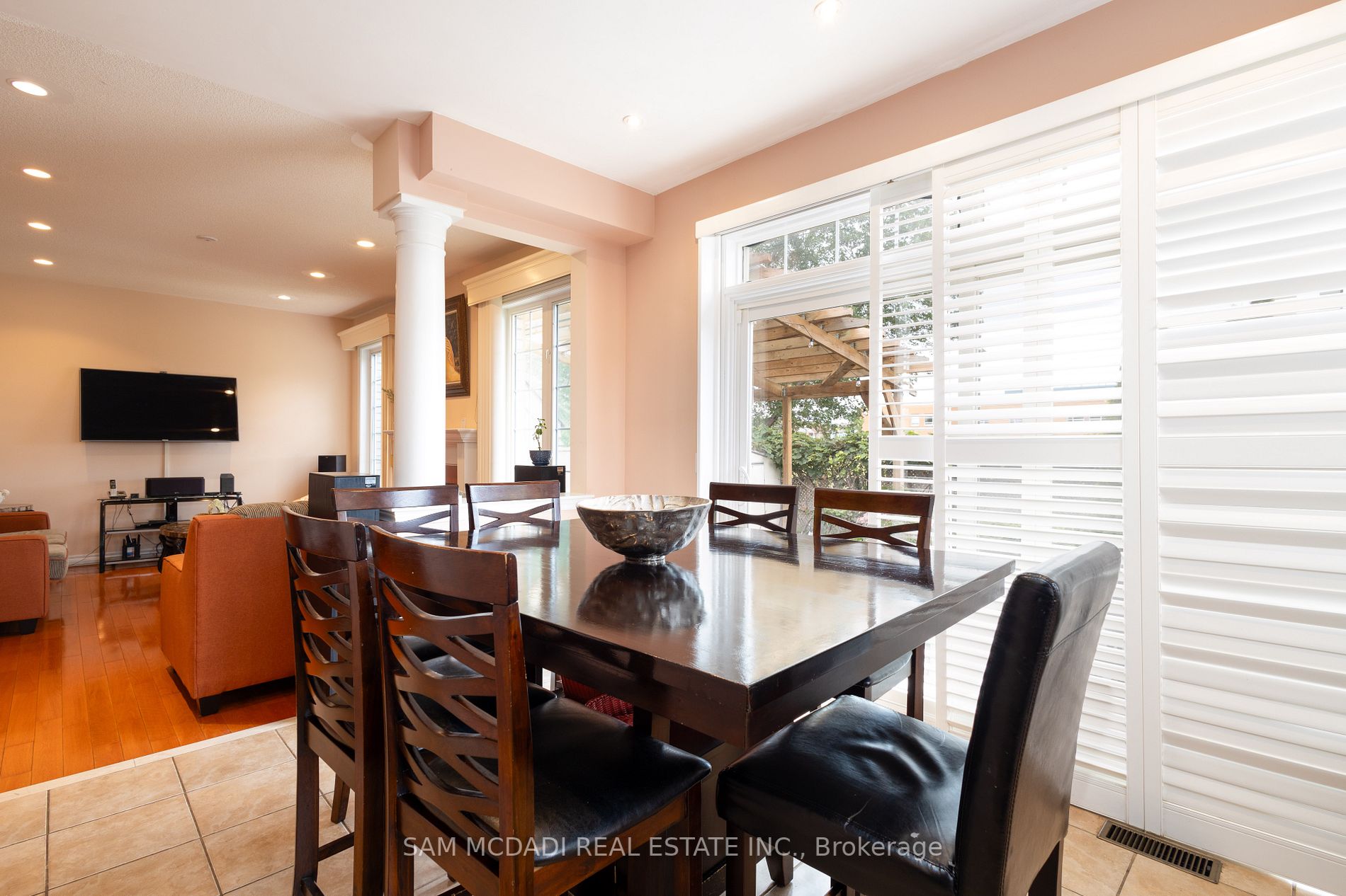 3435 Artesian Dr
